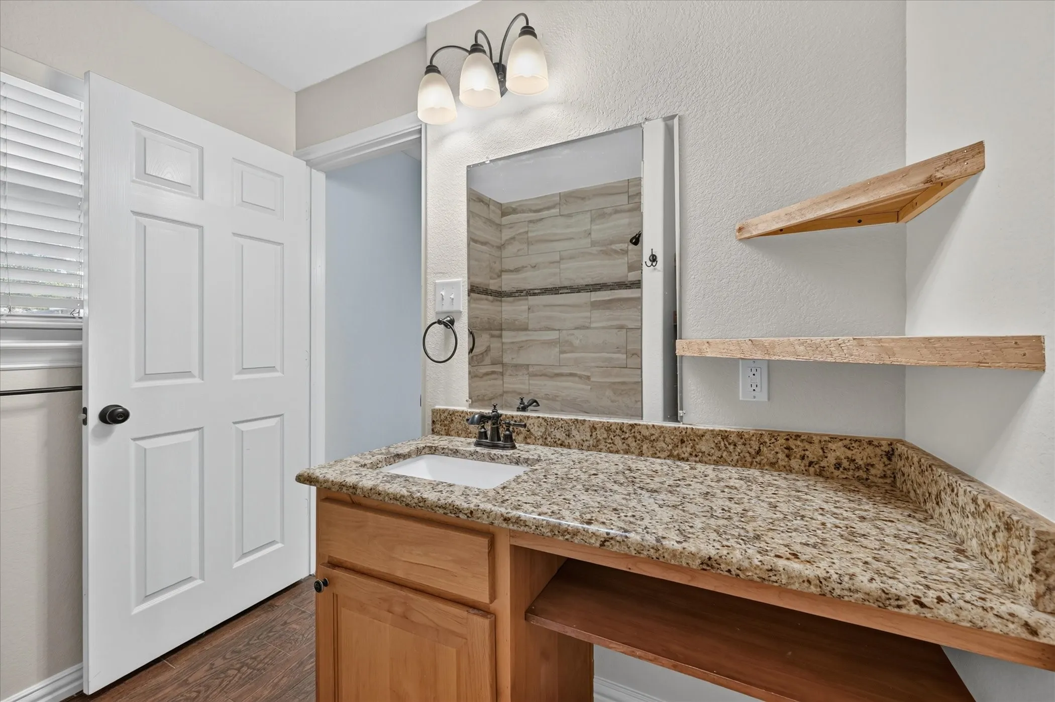 Single Family Residence For Sale in Tarrant County , 521 E Glendale Street, Crowley, Texas 76036, 3 Bedroom, 2 Bathroom, 2 Garage spaces, 1,227 Sqft, built in 1969, mls#21404327, Real Estate Agent in Crowley, Homes For Sale in Tarrant county, Homes For Sale in Crowley, Realtor in Crowley Texas, Real Estate Brokerage Independent Realty Texas, Luminita Cordes Realtor