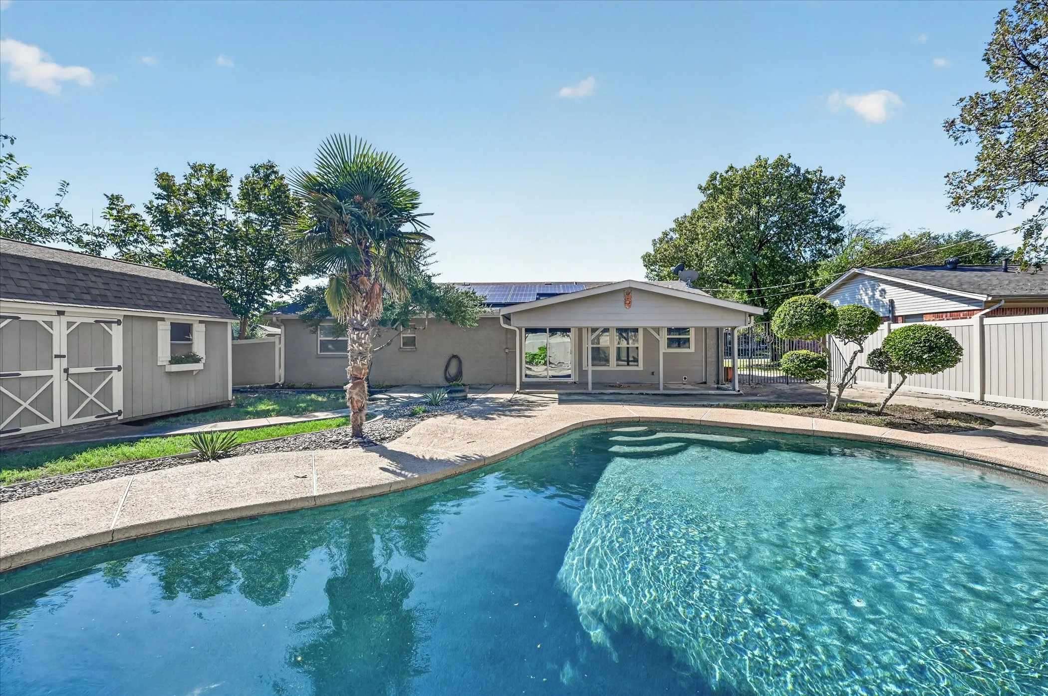 Single Family Residence For Sale in Tarrant County , 521 E Glendale Street, Crowley, Texas 76036, 3 Bedroom, 2 Bathroom, 2 Garage spaces, 1,227 Sqft, built in 1969, mls#21404327, Real Estate Agent in Crowley, Homes For Sale in Tarrant county, Homes For Sale in Crowley, Realtor in Crowley Texas, Real Estate Brokerage Independent Realty Texas, Luminita Cordes Realtor