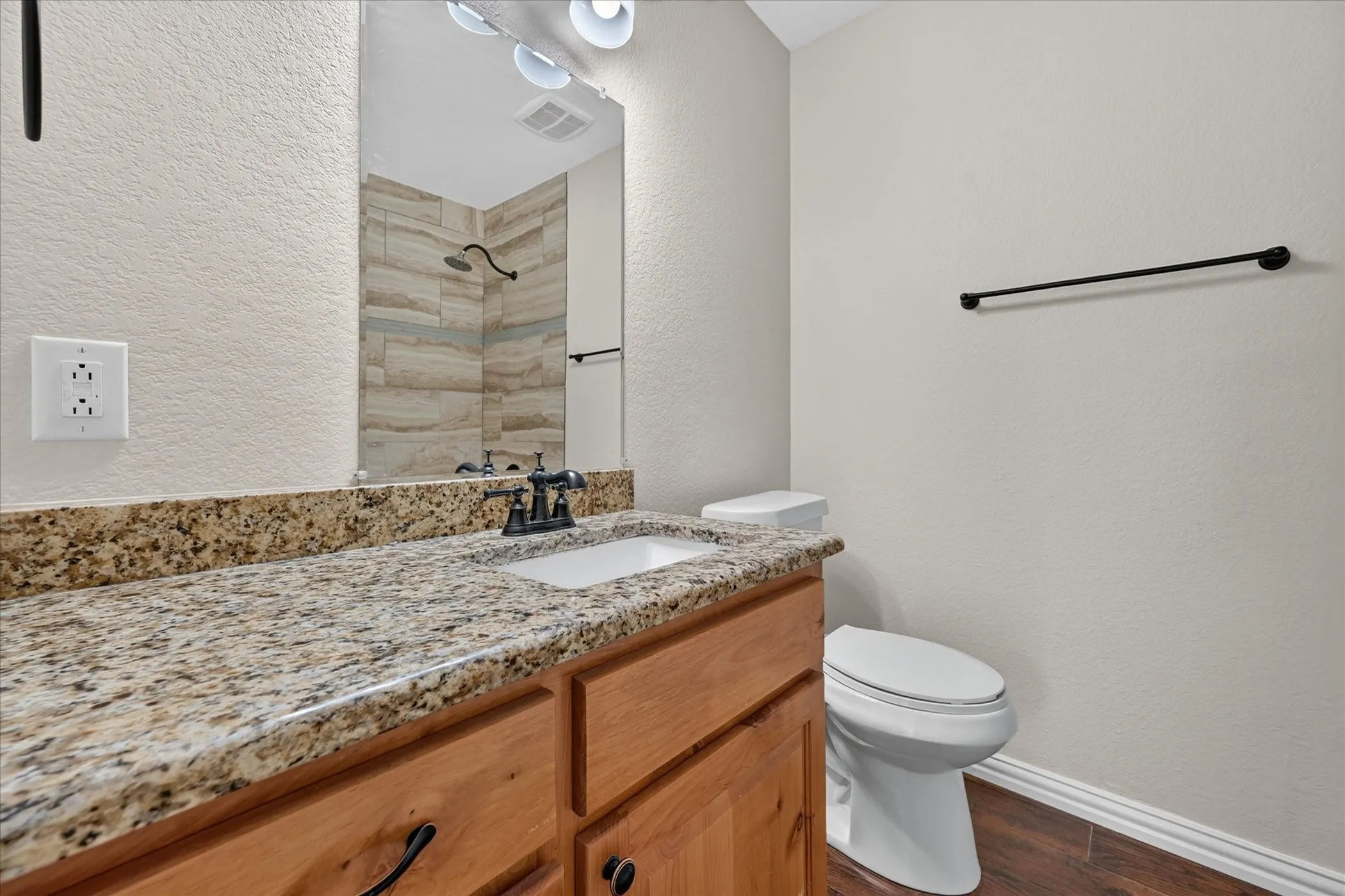 Single Family Residence For Sale in Tarrant County , 521 E Glendale Street, Crowley, Texas 76036, 3 Bedroom, 2 Bathroom, 2 Garage spaces, 1,227 Sqft, built in 1969, mls#21404327, Real Estate Agent in Crowley, Homes For Sale in Tarrant county, Homes For Sale in Crowley, Realtor in Crowley Texas, Real Estate Brokerage Independent Realty Texas, Luminita Cordes Realtor