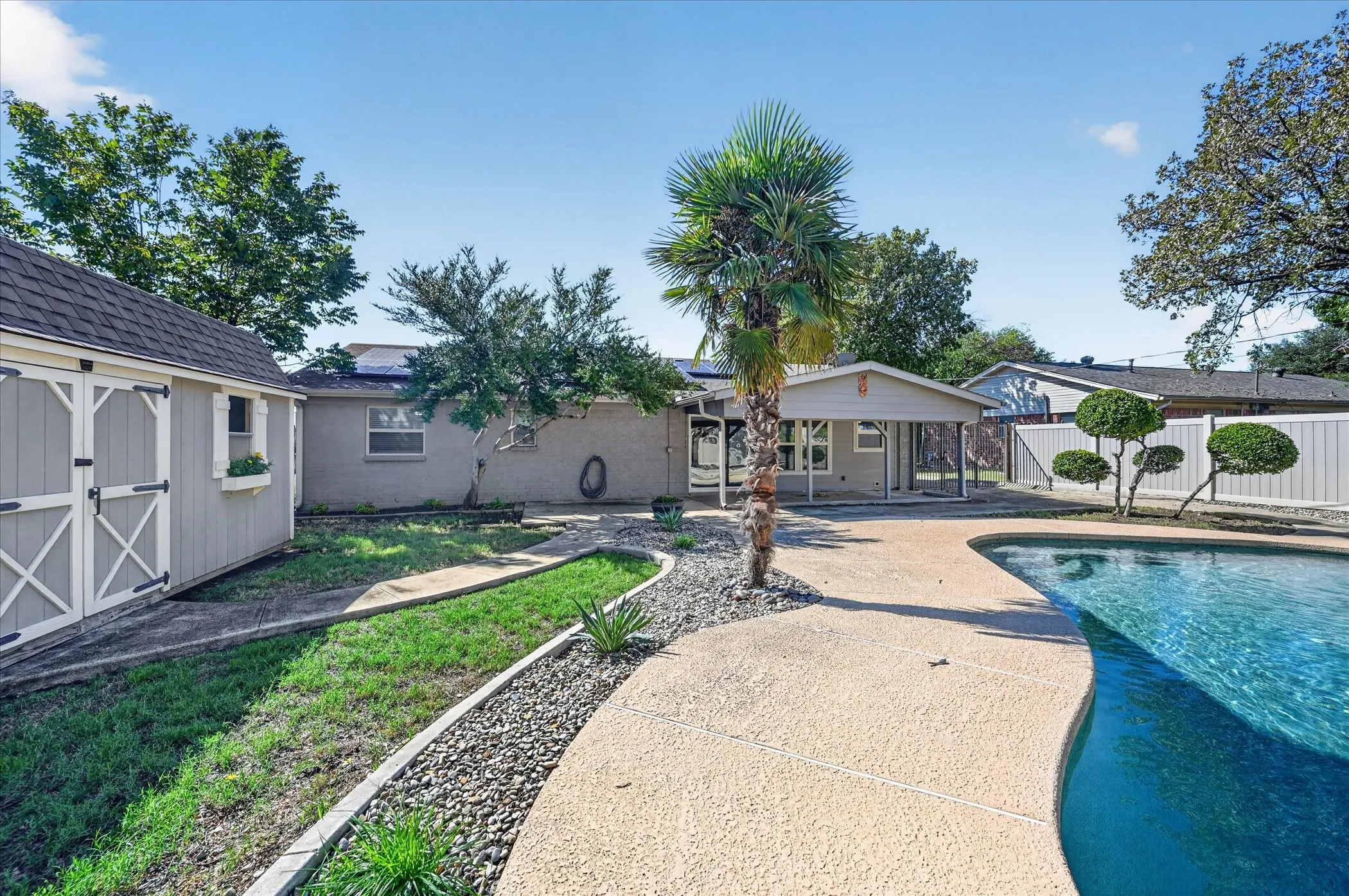 Single Family Residence For Sale in Tarrant County , 521 E Glendale Street, Crowley, Texas 76036, 3 Bedroom, 2 Bathroom, 2 Garage spaces, 1,227 Sqft, built in 1969, mls#21404327, Real Estate Agent in Crowley, Homes For Sale in Tarrant county, Homes For Sale in Crowley, Realtor in Crowley Texas, Real Estate Brokerage Independent Realty Texas, Luminita Cordes Realtor