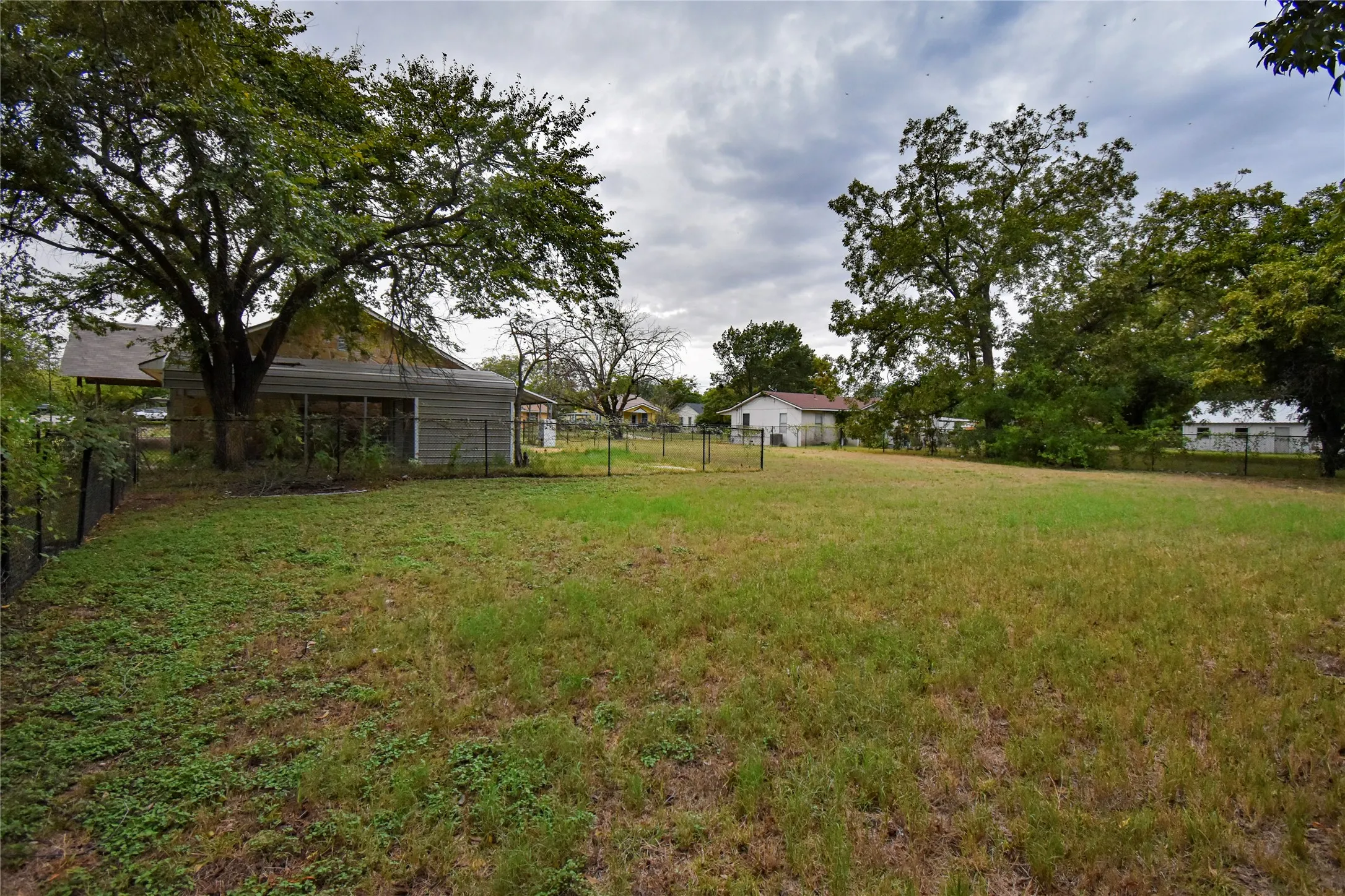 Single Family Residence For Sale in Erath County , 2363 W Denman, Stephenville, Texas 76401, 5 Bedroom, 2 Bathroom, Garage spaces, 2,240 Sqft, built in 1929, mls#21404371, Real Estate Agent in Stephenville, Homes For Sale in Erath county, Homes For Sale in Stephenville, Realtor in Stephenville Texas, Real Estate Brokerage Independent Realty Texas, Luminita Cordes Realtor