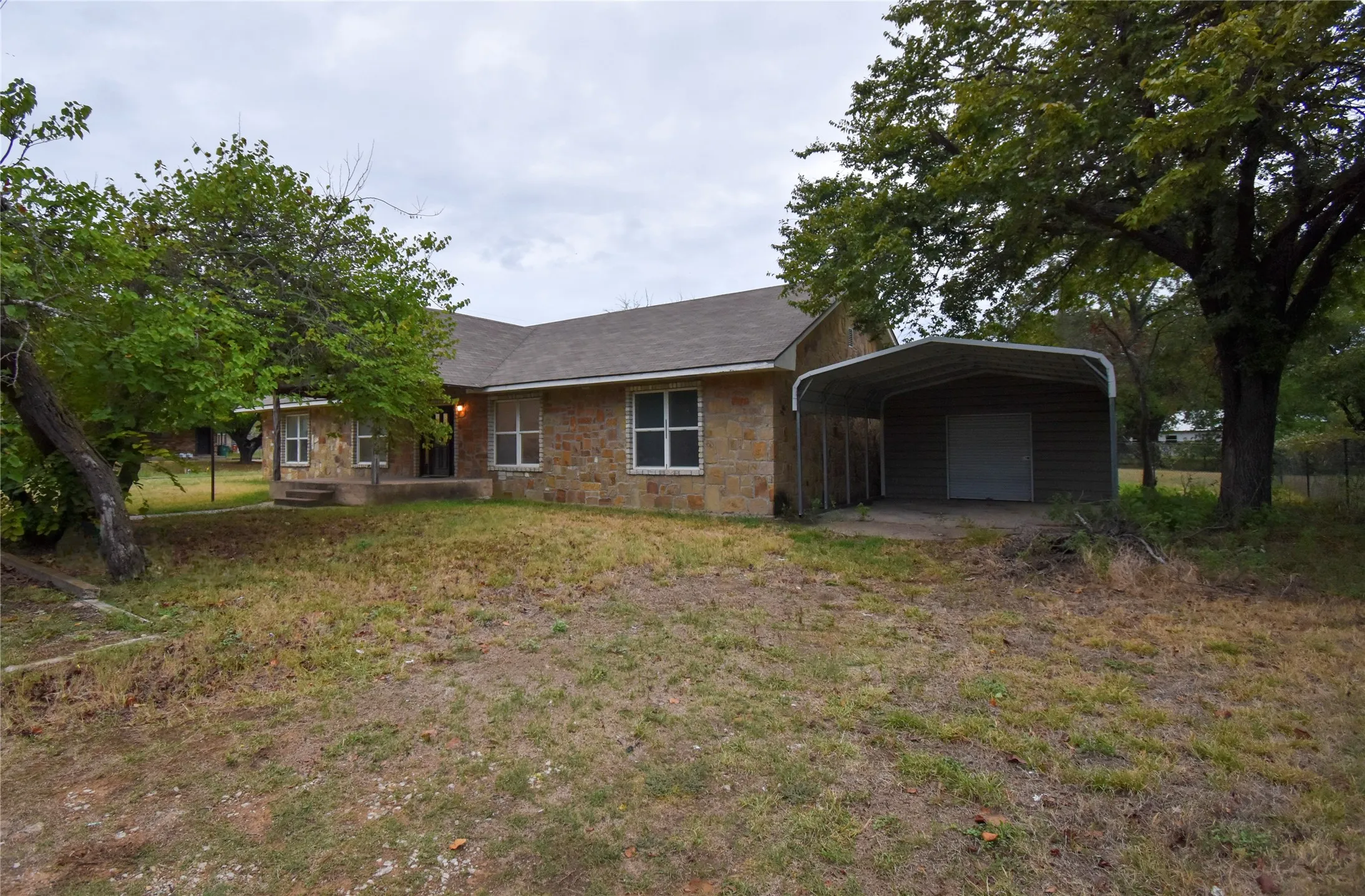 Single Family Residence For Sale in Erath County , 2363 W Denman, Stephenville, Texas 76401, 5 Bedroom, 2 Bathroom, Garage spaces, 2,240 Sqft, built in 1929, mls#21404371, Real Estate Agent in Stephenville, Homes For Sale in Erath county, Homes For Sale in Stephenville, Realtor in Stephenville Texas, Real Estate Brokerage Independent Realty Texas, Luminita Cordes Realtor