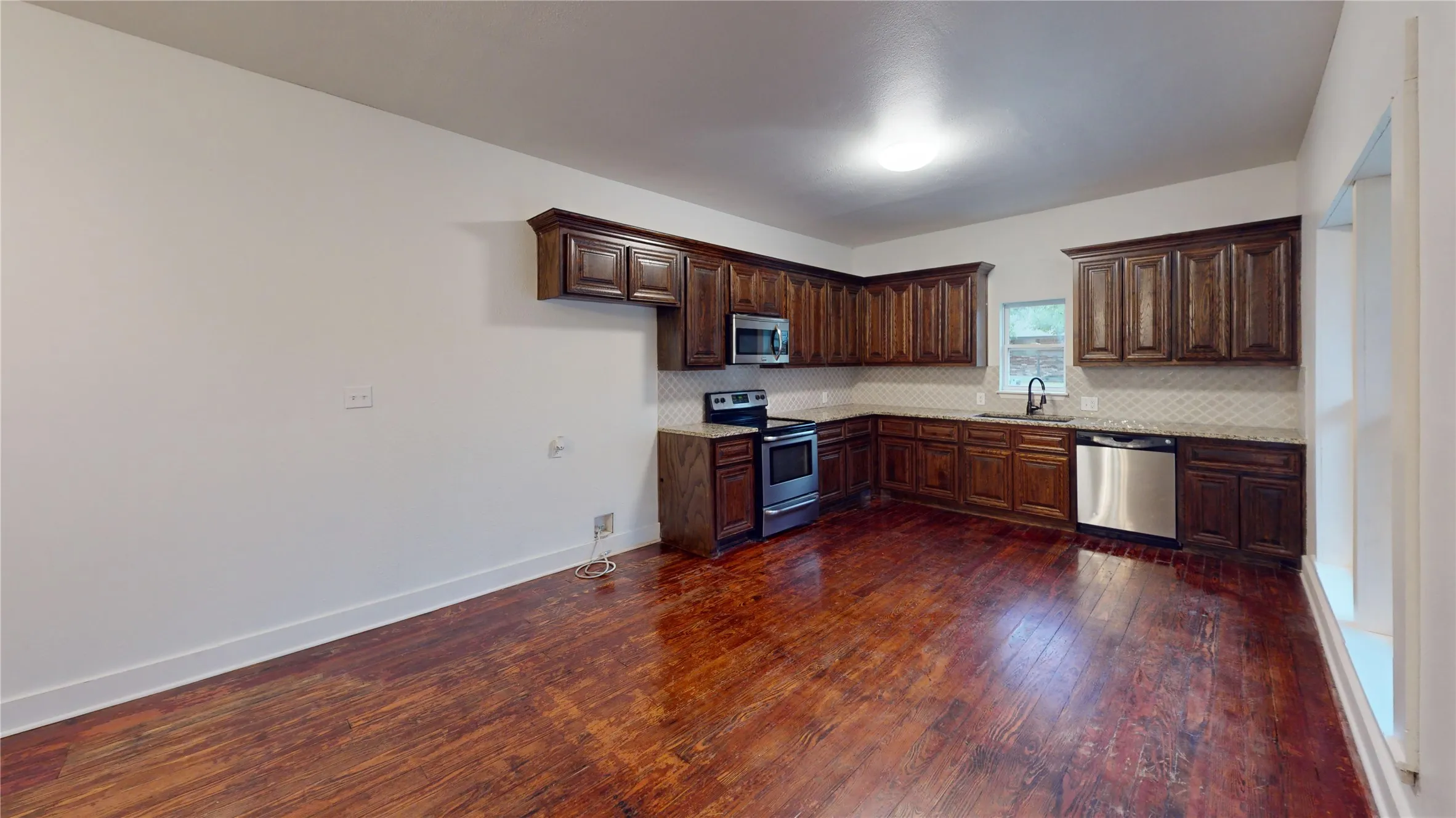 Single Family Residence For Sale in Erath County , 2363 W Denman, Stephenville, Texas 76401, 5 Bedroom, 2 Bathroom, Garage spaces, 2,240 Sqft, built in 1929, mls#21404371, Real Estate Agent in Stephenville, Homes For Sale in Erath county, Homes For Sale in Stephenville, Realtor in Stephenville Texas, Real Estate Brokerage Independent Realty Texas, Luminita Cordes Realtor