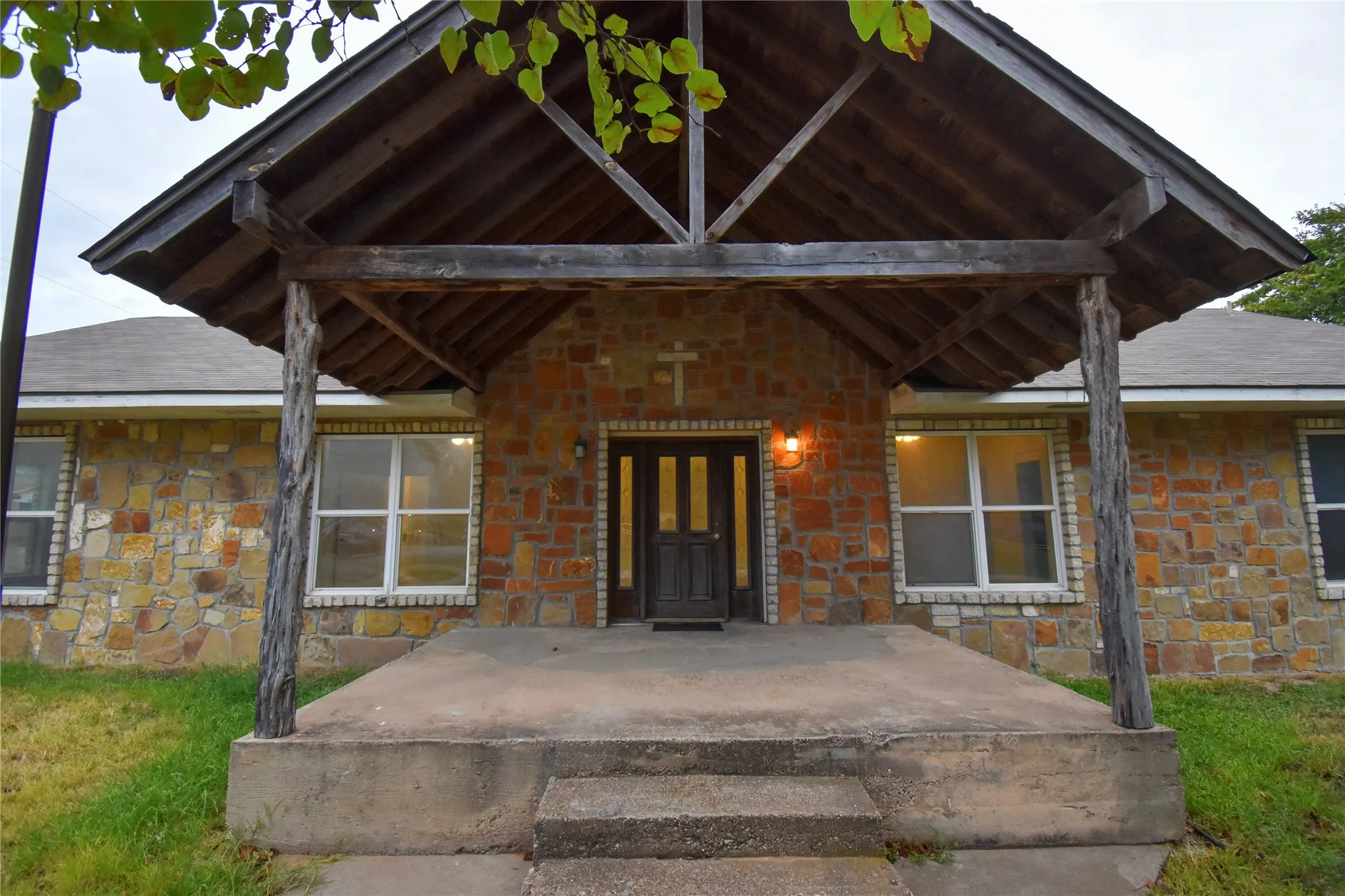 Single Family Residence For Sale in Erath County , 2363 W Denman, Stephenville, Texas 76401, 5 Bedroom, 2 Bathroom, Garage spaces, 2,240 Sqft, built in 1929, mls#21404371, Real Estate Agent in Stephenville, Homes For Sale in Erath county, Homes For Sale in Stephenville, Realtor in Stephenville Texas, Real Estate Brokerage Independent Realty Texas, Luminita Cordes Realtor