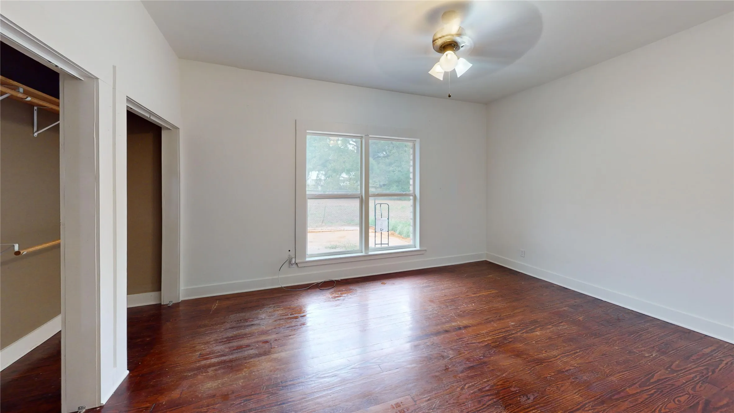 Single Family Residence For Sale in Erath County , 2363 W Denman, Stephenville, Texas 76401, 5 Bedroom, 2 Bathroom, Garage spaces, 2,240 Sqft, built in 1929, mls#21404371, Real Estate Agent in Stephenville, Homes For Sale in Erath county, Homes For Sale in Stephenville, Realtor in Stephenville Texas, Real Estate Brokerage Independent Realty Texas, Luminita Cordes Realtor