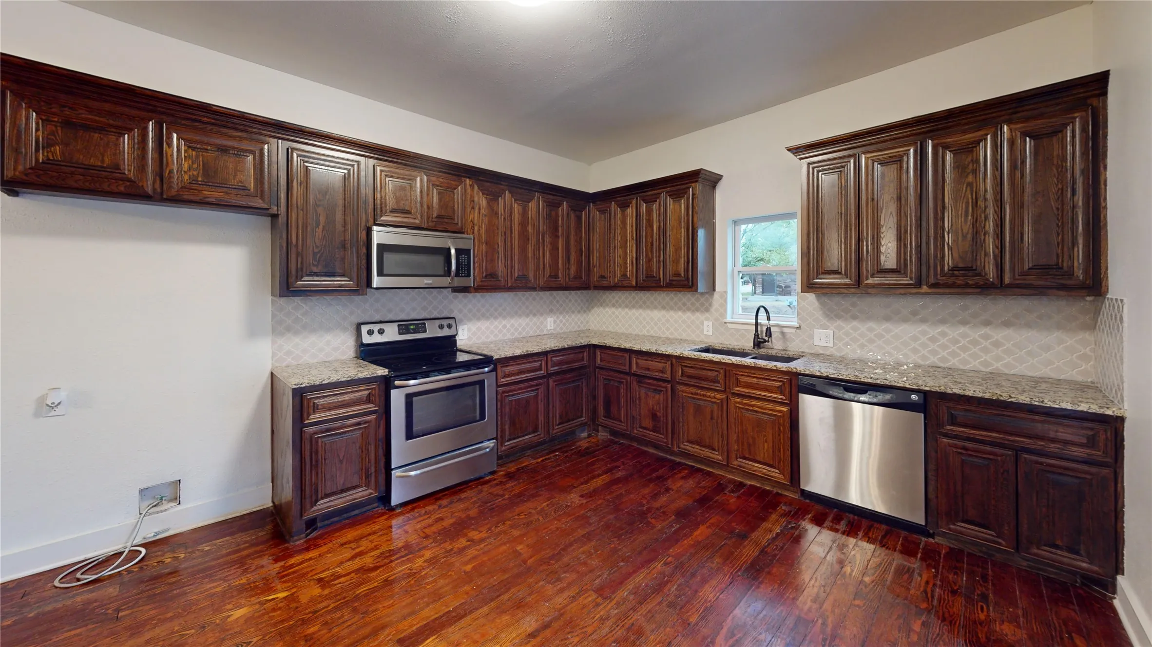 Single Family Residence For Sale in Erath County , 2363 W Denman, Stephenville, Texas 76401, 5 Bedroom, 2 Bathroom, Garage spaces, 2,240 Sqft, built in 1929, mls#21404371, Real Estate Agent in Stephenville, Homes For Sale in Erath county, Homes For Sale in Stephenville, Realtor in Stephenville Texas, Real Estate Brokerage Independent Realty Texas, Luminita Cordes Realtor
