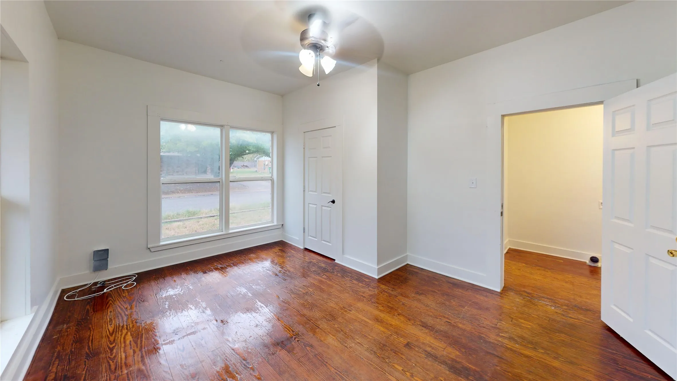 Single Family Residence For Sale in Erath County , 2363 W Denman, Stephenville, Texas 76401, 5 Bedroom, 2 Bathroom, Garage spaces, 2,240 Sqft, built in 1929, mls#21404371, Real Estate Agent in Stephenville, Homes For Sale in Erath county, Homes For Sale in Stephenville, Realtor in Stephenville Texas, Real Estate Brokerage Independent Realty Texas, Luminita Cordes Realtor