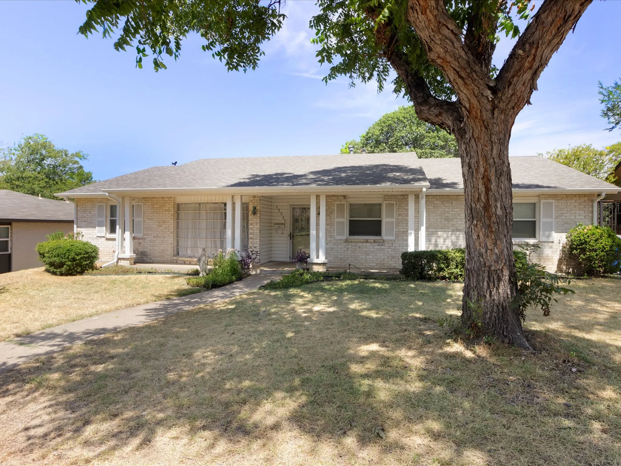 Single Family Residence For Sale in Dallas County , 12341 Cedar Bend Drive, Dallas, Texas 75244, 3 Bedroom, 2 Bathroom, 2 Garage spaces, 2,046 Sqft, built in 1966, mls#21405366, Real Estate Agent in Dallas, Homes For Sale in Dallas county, Homes For Sale in Dallas, Realtor in Dallas Texas, Real Estate Brokerage Independent Realty Texas, Luminita Cordes Realtor