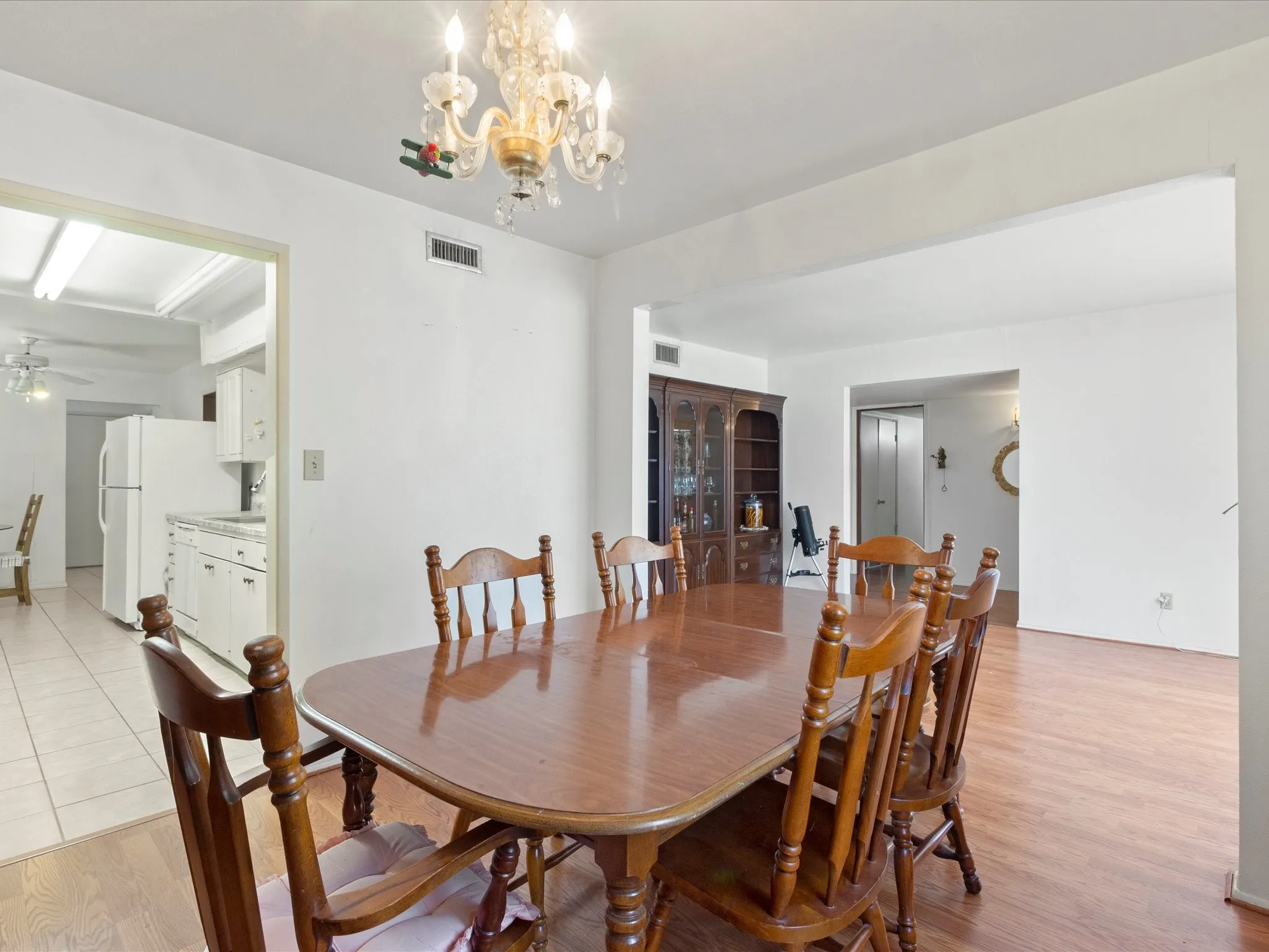 Single Family Residence For Sale in Dallas County , 12341 Cedar Bend Drive, Dallas, Texas 75244, 3 Bedroom, 2 Bathroom, 2 Garage spaces, 2,046 Sqft, built in 1966, mls#21405366, Real Estate Agent in Dallas, Homes For Sale in Dallas county, Homes For Sale in Dallas, Realtor in Dallas Texas, Real Estate Brokerage Independent Realty Texas, Luminita Cordes Realtor