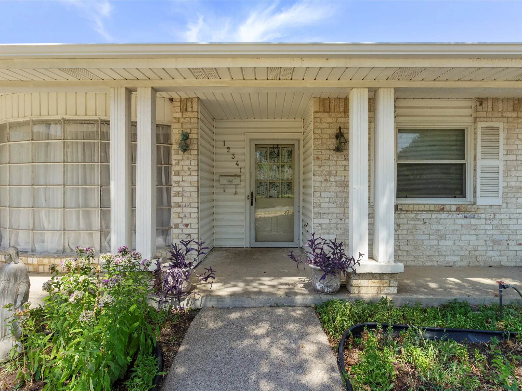 Single Family Residence For Sale in Dallas County , 12341 Cedar Bend Drive, Dallas, Texas 75244, 3 Bedroom, 2 Bathroom, 2 Garage spaces, 2,046 Sqft, built in 1966, mls#21405366, Real Estate Agent in Dallas, Homes For Sale in Dallas county, Homes For Sale in Dallas, Realtor in Dallas Texas, Real Estate Brokerage Independent Realty Texas, Luminita Cordes Realtor