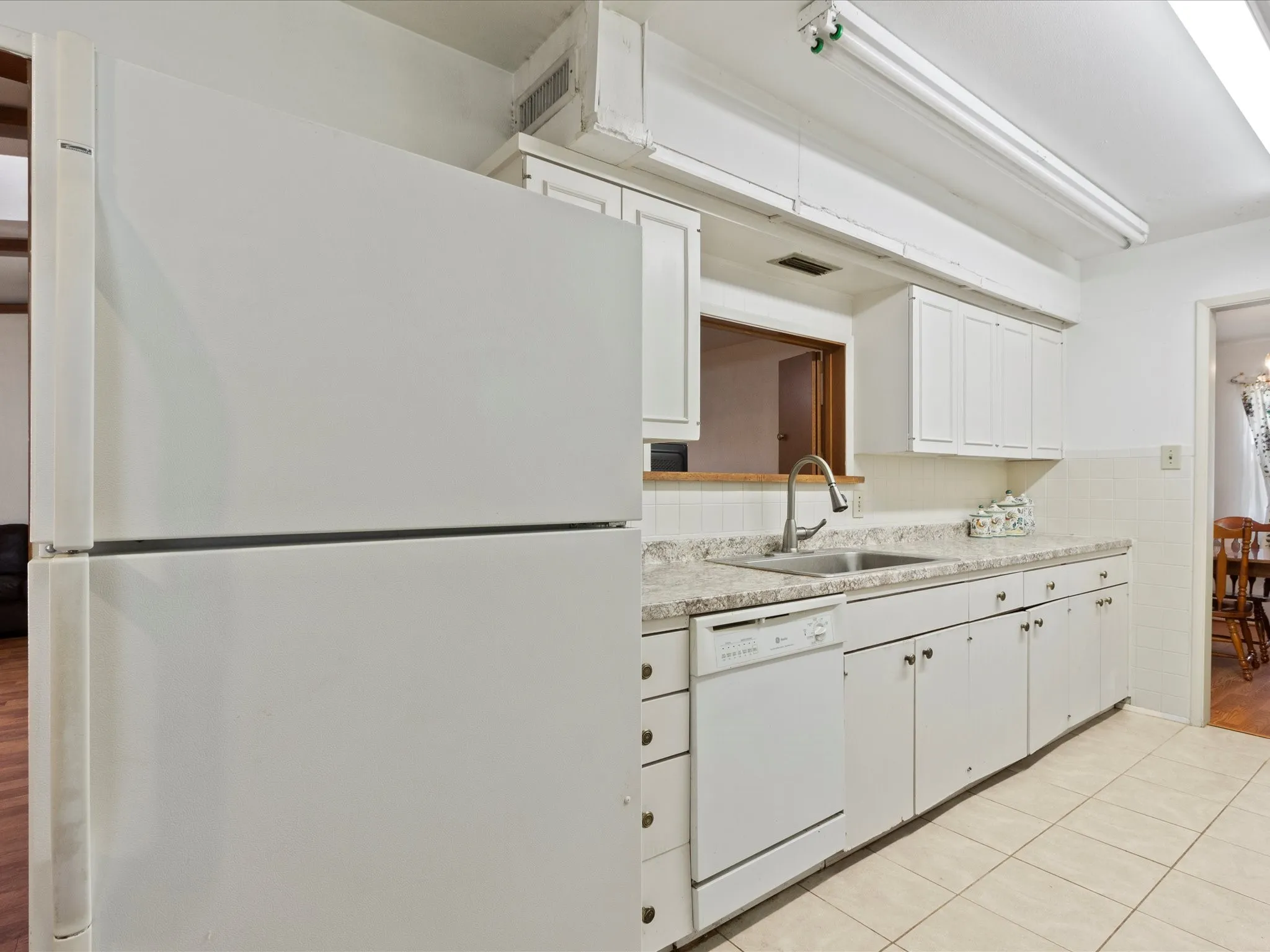 Single Family Residence For Sale in Dallas County , 12341 Cedar Bend Drive, Dallas, Texas 75244, 3 Bedroom, 2 Bathroom, 2 Garage spaces, 2,046 Sqft, built in 1966, mls#21405366, Real Estate Agent in Dallas, Homes For Sale in Dallas county, Homes For Sale in Dallas, Realtor in Dallas Texas, Real Estate Brokerage Independent Realty Texas, Luminita Cordes Realtor