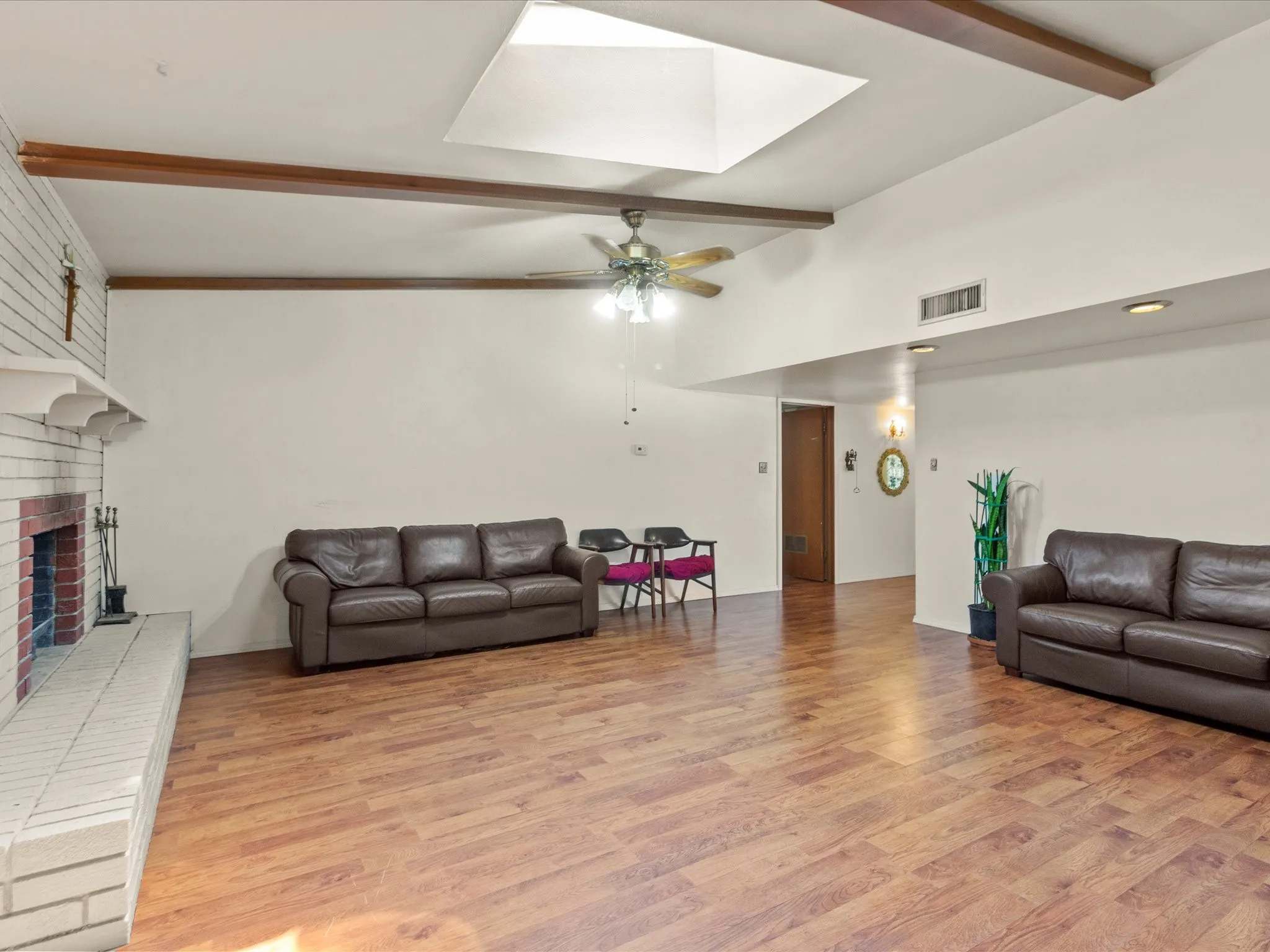 Single Family Residence For Sale in Dallas County , 12341 Cedar Bend Drive, Dallas, Texas 75244, 3 Bedroom, 2 Bathroom, 2 Garage spaces, 2,046 Sqft, built in 1966, mls#21405366, Real Estate Agent in Dallas, Homes For Sale in Dallas county, Homes For Sale in Dallas, Realtor in Dallas Texas, Real Estate Brokerage Independent Realty Texas, Luminita Cordes Realtor