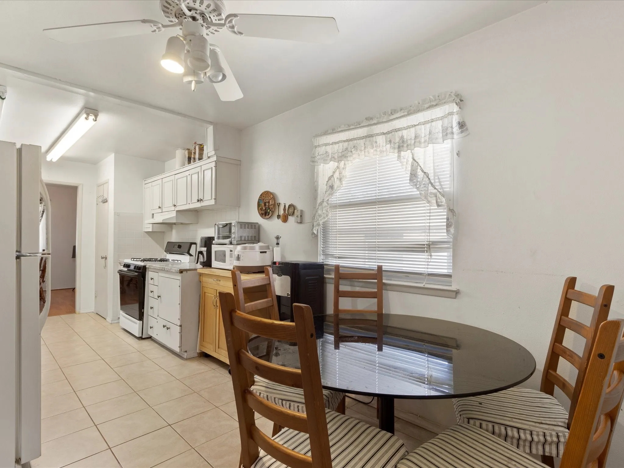 Single Family Residence For Sale in Dallas County , 12341 Cedar Bend Drive, Dallas, Texas 75244, 3 Bedroom, 2 Bathroom, 2 Garage spaces, 2,046 Sqft, built in 1966, mls#21405366, Real Estate Agent in Dallas, Homes For Sale in Dallas county, Homes For Sale in Dallas, Realtor in Dallas Texas, Real Estate Brokerage Independent Realty Texas, Luminita Cordes Realtor