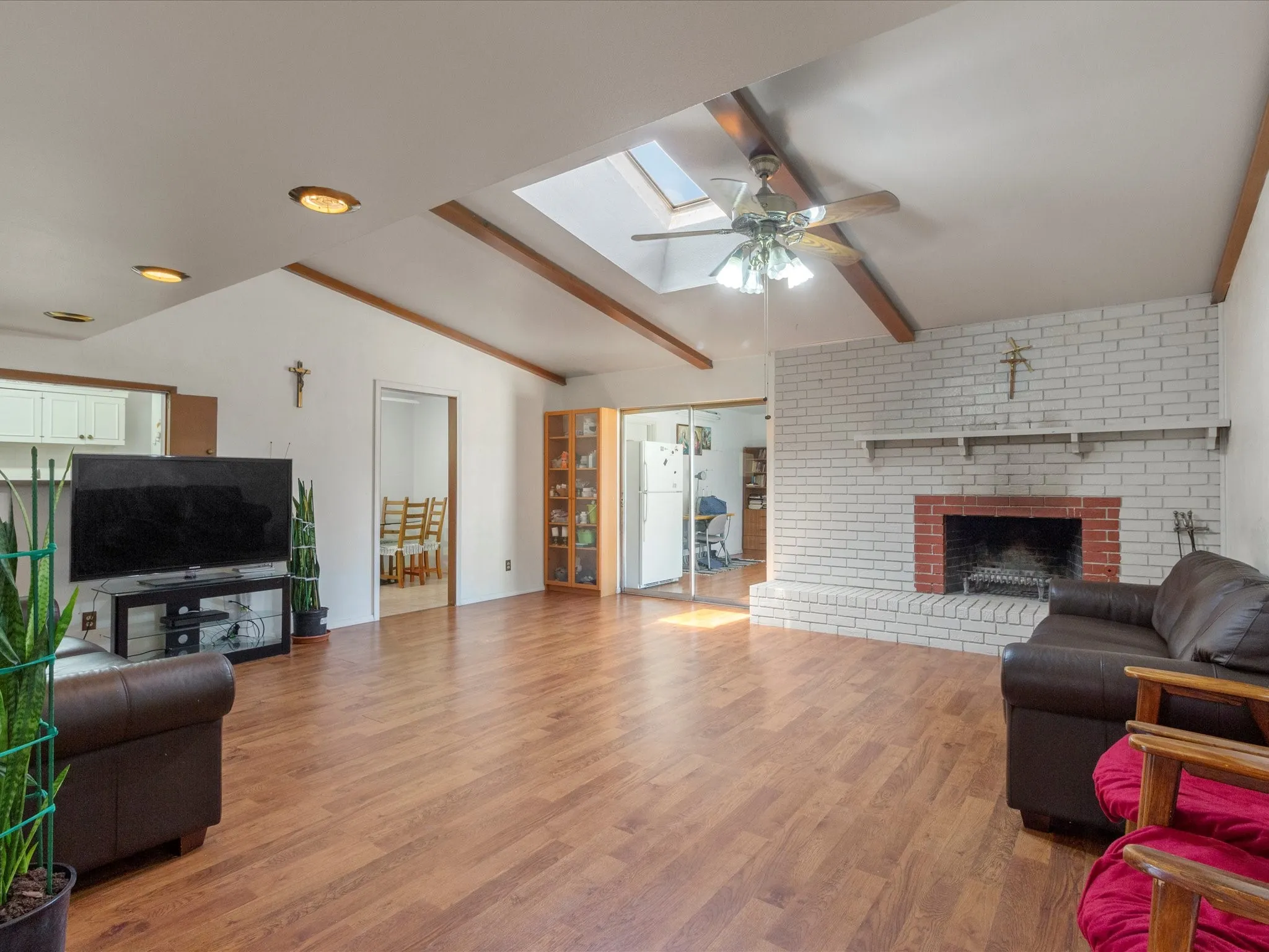 Single Family Residence For Sale in Dallas County , 12341 Cedar Bend Drive, Dallas, Texas 75244, 3 Bedroom, 2 Bathroom, 2 Garage spaces, 2,046 Sqft, built in 1966, mls#21405366, Real Estate Agent in Dallas, Homes For Sale in Dallas county, Homes For Sale in Dallas, Realtor in Dallas Texas, Real Estate Brokerage Independent Realty Texas, Luminita Cordes Realtor