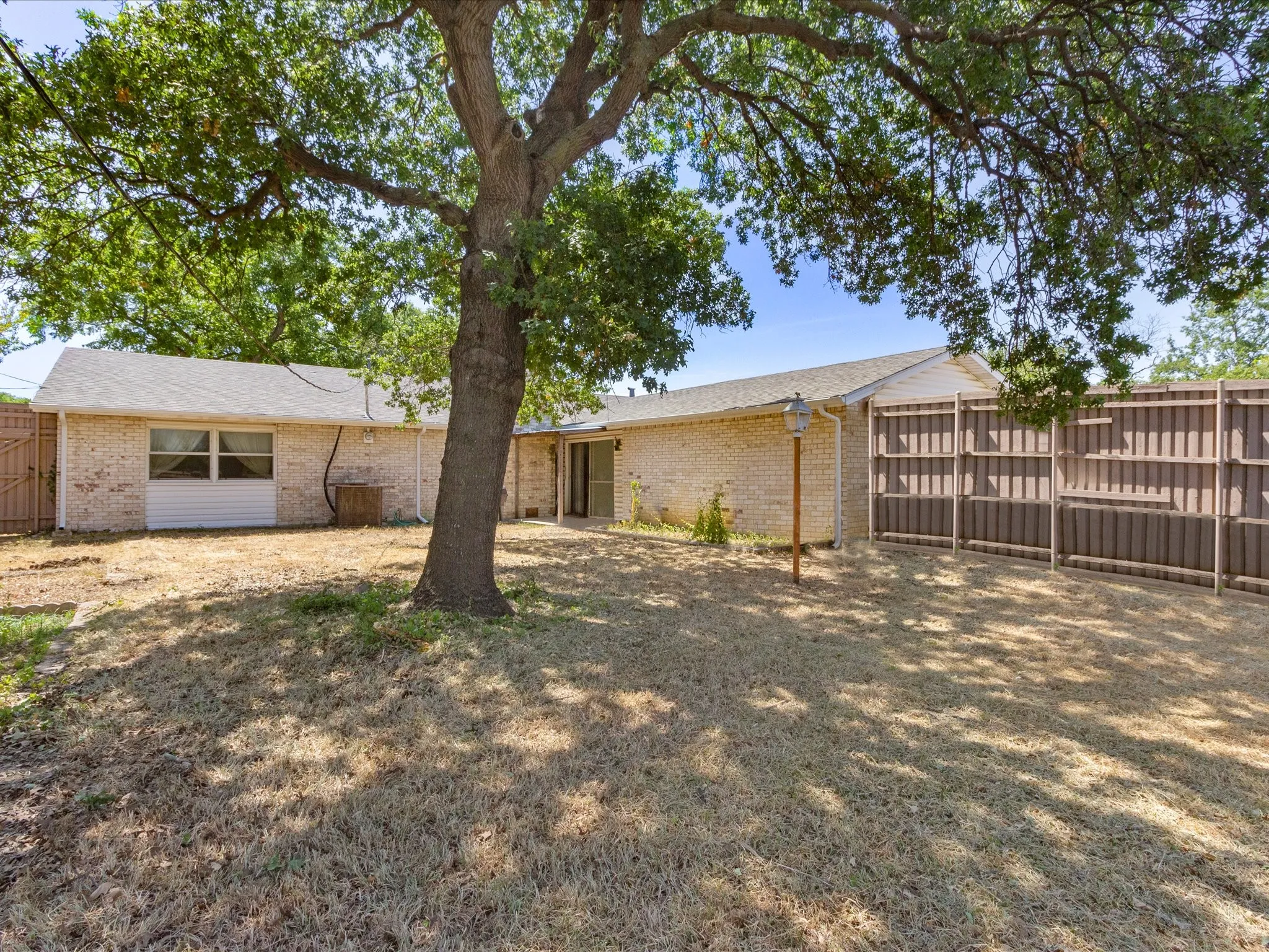 Single Family Residence For Sale in Dallas County , 12341 Cedar Bend Drive, Dallas, Texas 75244, 3 Bedroom, 2 Bathroom, 2 Garage spaces, 2,046 Sqft, built in 1966, mls#21405366, Real Estate Agent in Dallas, Homes For Sale in Dallas county, Homes For Sale in Dallas, Realtor in Dallas Texas, Real Estate Brokerage Independent Realty Texas, Luminita Cordes Realtor