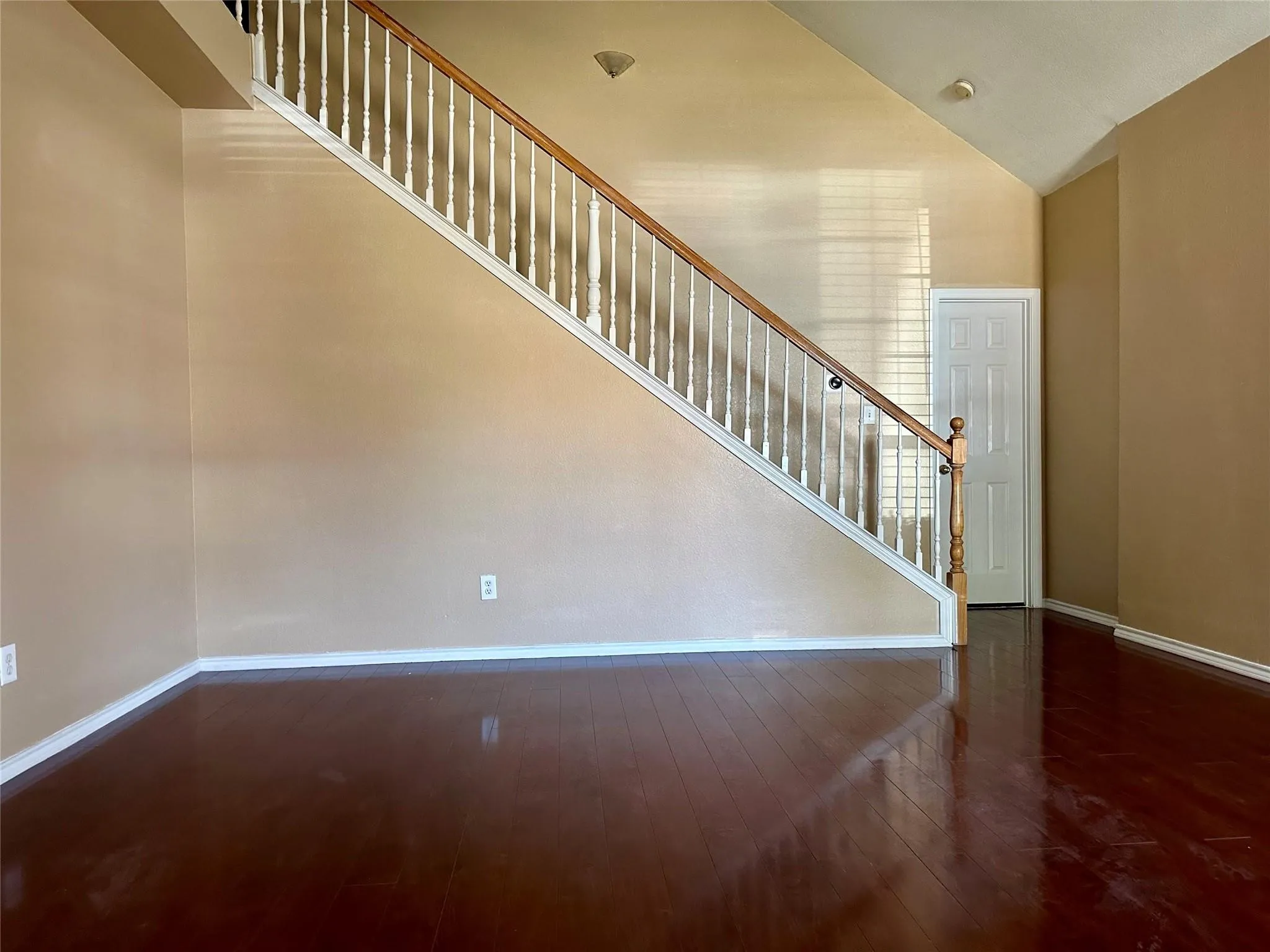 Single Family Residence For Rent in Denton County , 1452 Saint Gallen Lane, Lewisville, Texas 75067, 3 Bedroom, 3 Bathroom, 2 Garage spaces, 1,698 Sqft, built in 1996, mls#21405377, Real Estate Agent in Lewisville, Homes For Rent in Denton county, Homes For Rent in Lewisville, Realtor in Lewisville Texas, Real Estate Brokerage Independent Realty Texas, Luminita Cordes Realtor