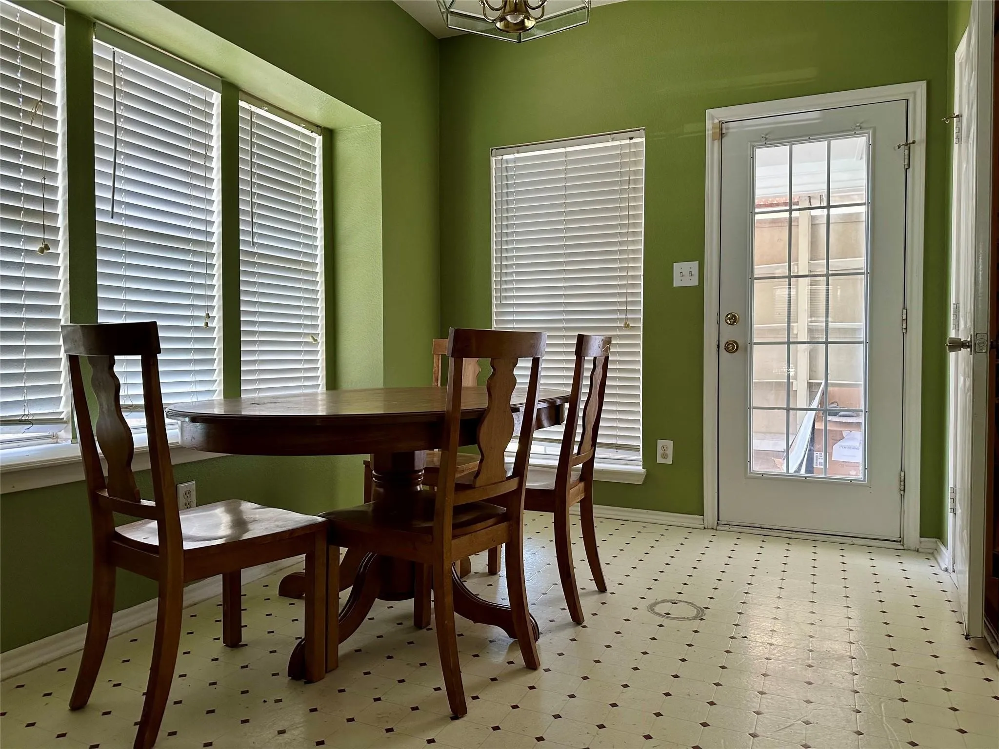 Single Family Residence For Rent in Denton County , 1452 Saint Gallen Lane, Lewisville, Texas 75067, 3 Bedroom, 3 Bathroom, 2 Garage spaces, 1,698 Sqft, built in 1996, mls#21405377, Real Estate Agent in Lewisville, Homes For Rent in Denton county, Homes For Rent in Lewisville, Realtor in Lewisville Texas, Real Estate Brokerage Independent Realty Texas, Luminita Cordes Realtor