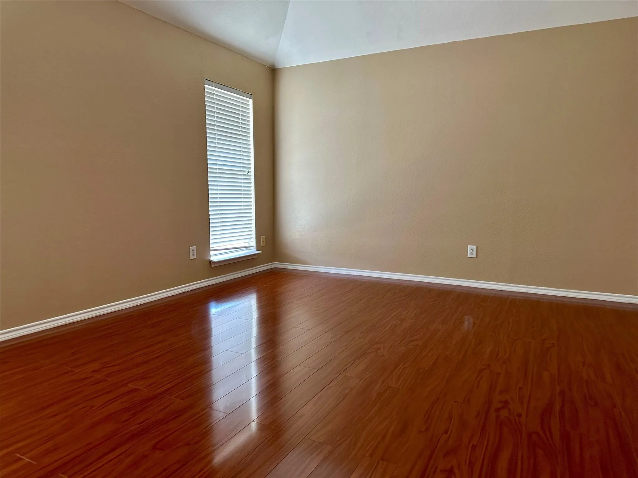 Single Family Residence For Rent in Denton County , 1452 Saint Gallen Lane, Lewisville, Texas 75067, 3 Bedroom, 3 Bathroom, 2 Garage spaces, 1,698 Sqft, built in 1996, mls#21405377, Real Estate Agent in Lewisville, Homes For Rent in Denton county, Homes For Rent in Lewisville, Realtor in Lewisville Texas, Real Estate Brokerage Independent Realty Texas, Luminita Cordes Realtor