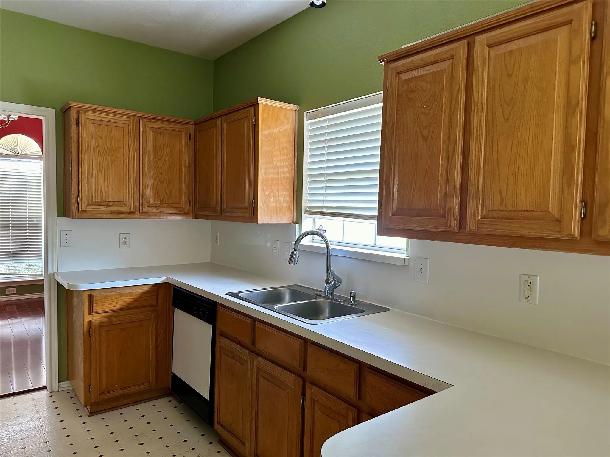 Single Family Residence For Rent in Denton County , 1452 Saint Gallen Lane, Lewisville, Texas 75067, 3 Bedroom, 3 Bathroom, 2 Garage spaces, 1,698 Sqft, built in 1996, mls#21405377, Real Estate Agent in Lewisville, Homes For Rent in Denton county, Homes For Rent in Lewisville, Realtor in Lewisville Texas, Real Estate Brokerage Independent Realty Texas, Luminita Cordes Realtor