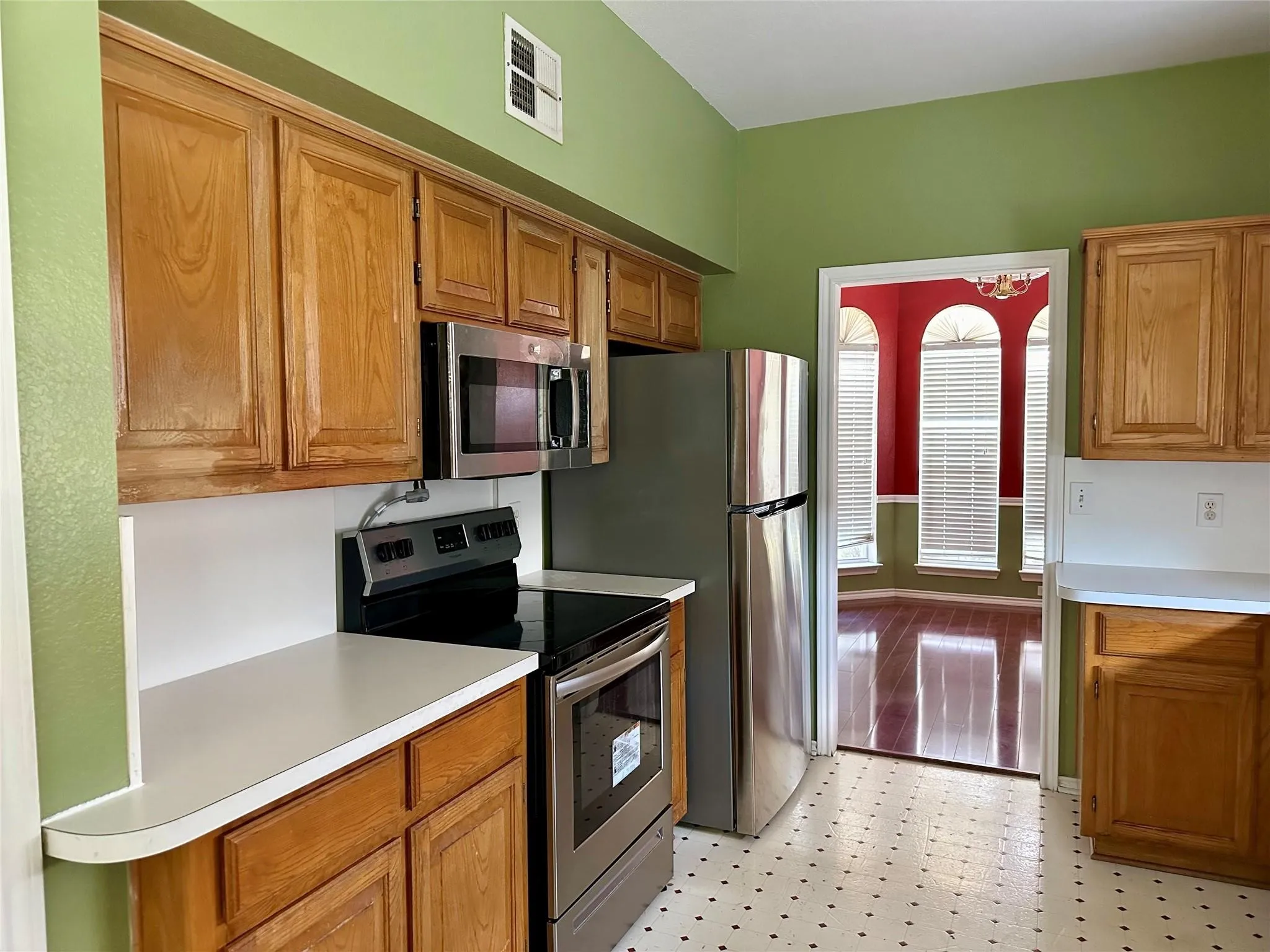 Single Family Residence For Rent in Denton County , 1452 Saint Gallen Lane, Lewisville, Texas 75067, 3 Bedroom, 3 Bathroom, 2 Garage spaces, 1,698 Sqft, built in 1996, mls#21405377, Real Estate Agent in Lewisville, Homes For Rent in Denton county, Homes For Rent in Lewisville, Realtor in Lewisville Texas, Real Estate Brokerage Independent Realty Texas, Luminita Cordes Realtor