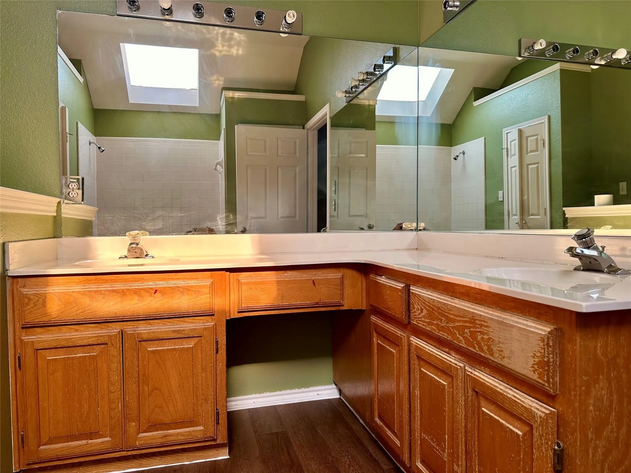Single Family Residence For Rent in Denton County , 1452 Saint Gallen Lane, Lewisville, Texas 75067, 3 Bedroom, 3 Bathroom, 2 Garage spaces, 1,698 Sqft, built in 1996, mls#21405377, Real Estate Agent in Lewisville, Homes For Rent in Denton county, Homes For Rent in Lewisville, Realtor in Lewisville Texas, Real Estate Brokerage Independent Realty Texas, Luminita Cordes Realtor