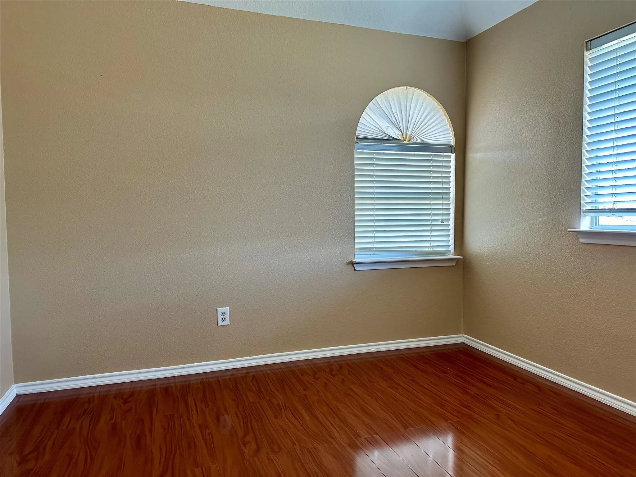 Single Family Residence For Rent in Denton County , 1452 Saint Gallen Lane, Lewisville, Texas 75067, 3 Bedroom, 3 Bathroom, 2 Garage spaces, 1,698 Sqft, built in 1996, mls#21405377, Real Estate Agent in Lewisville, Homes For Rent in Denton county, Homes For Rent in Lewisville, Realtor in Lewisville Texas, Real Estate Brokerage Independent Realty Texas, Luminita Cordes Realtor