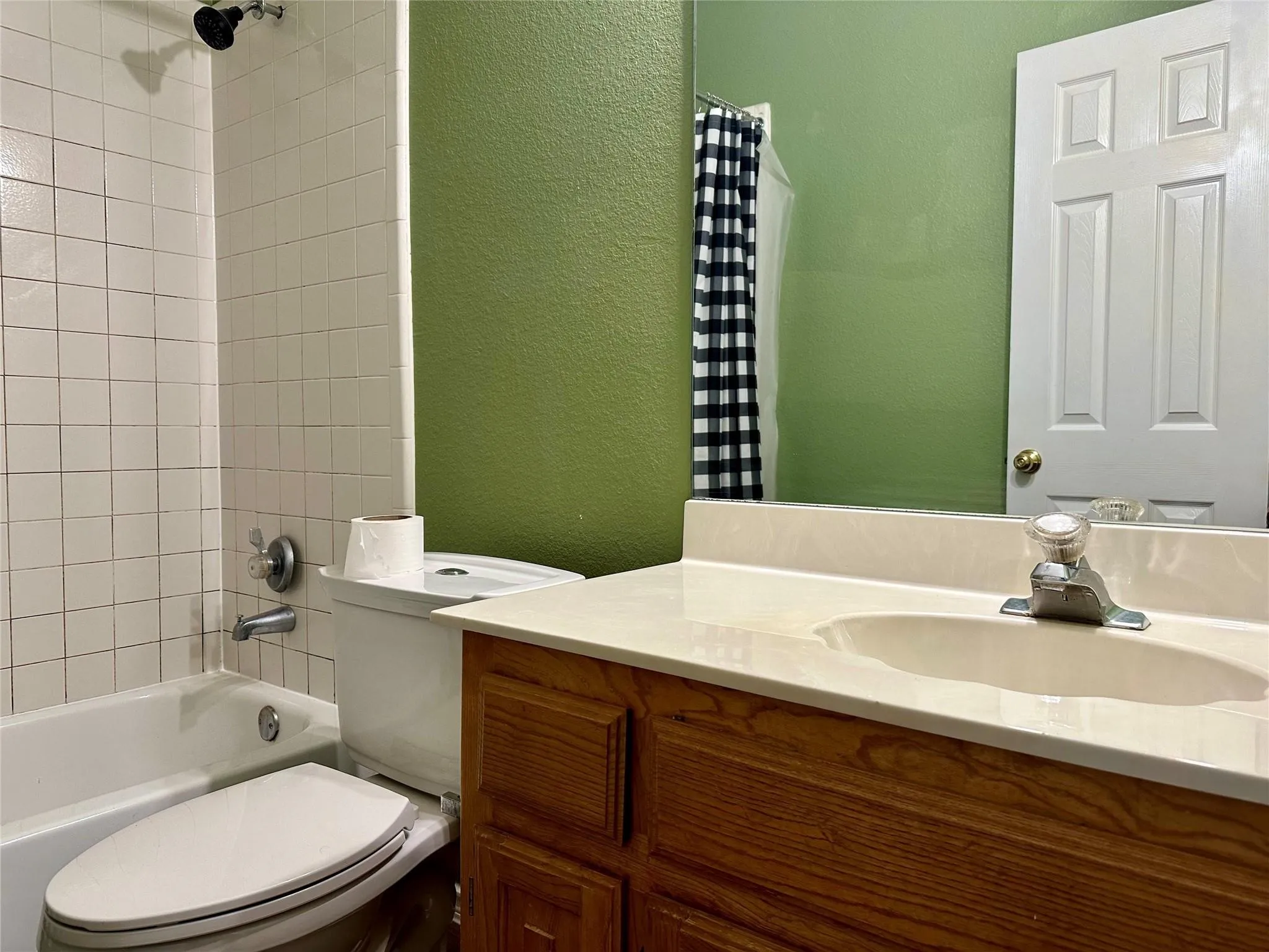 Single Family Residence For Rent in Denton County , 1452 Saint Gallen Lane, Lewisville, Texas 75067, 3 Bedroom, 3 Bathroom, 2 Garage spaces, 1,698 Sqft, built in 1996, mls#21405377, Real Estate Agent in Lewisville, Homes For Rent in Denton county, Homes For Rent in Lewisville, Realtor in Lewisville Texas, Real Estate Brokerage Independent Realty Texas, Luminita Cordes Realtor
