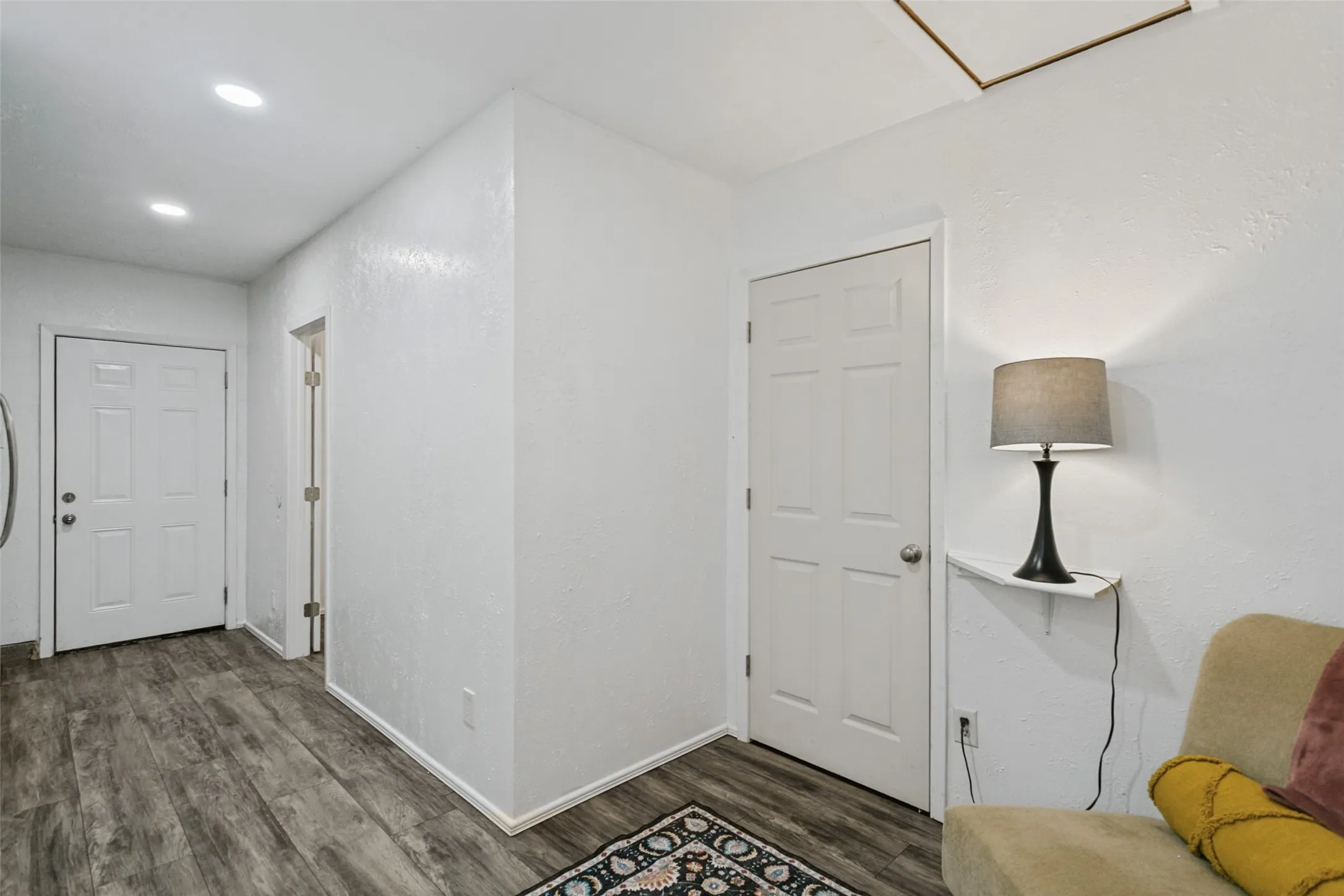 Single Family Residence For Sale in Denton County , 5076 Avery Lane, The Colony, Texas 75056, 5 Bedroom, 2 Bathroom, Garage spaces, 2,121 Sqft, built in 1974, mls#21404332, Real Estate Agent in The Colony, Homes For Sale in Denton county, Homes For Sale in The Colony, Realtor in The Colony Texas, Real Estate Brokerage Independent Realty Texas, Luminita Cordes Realtor