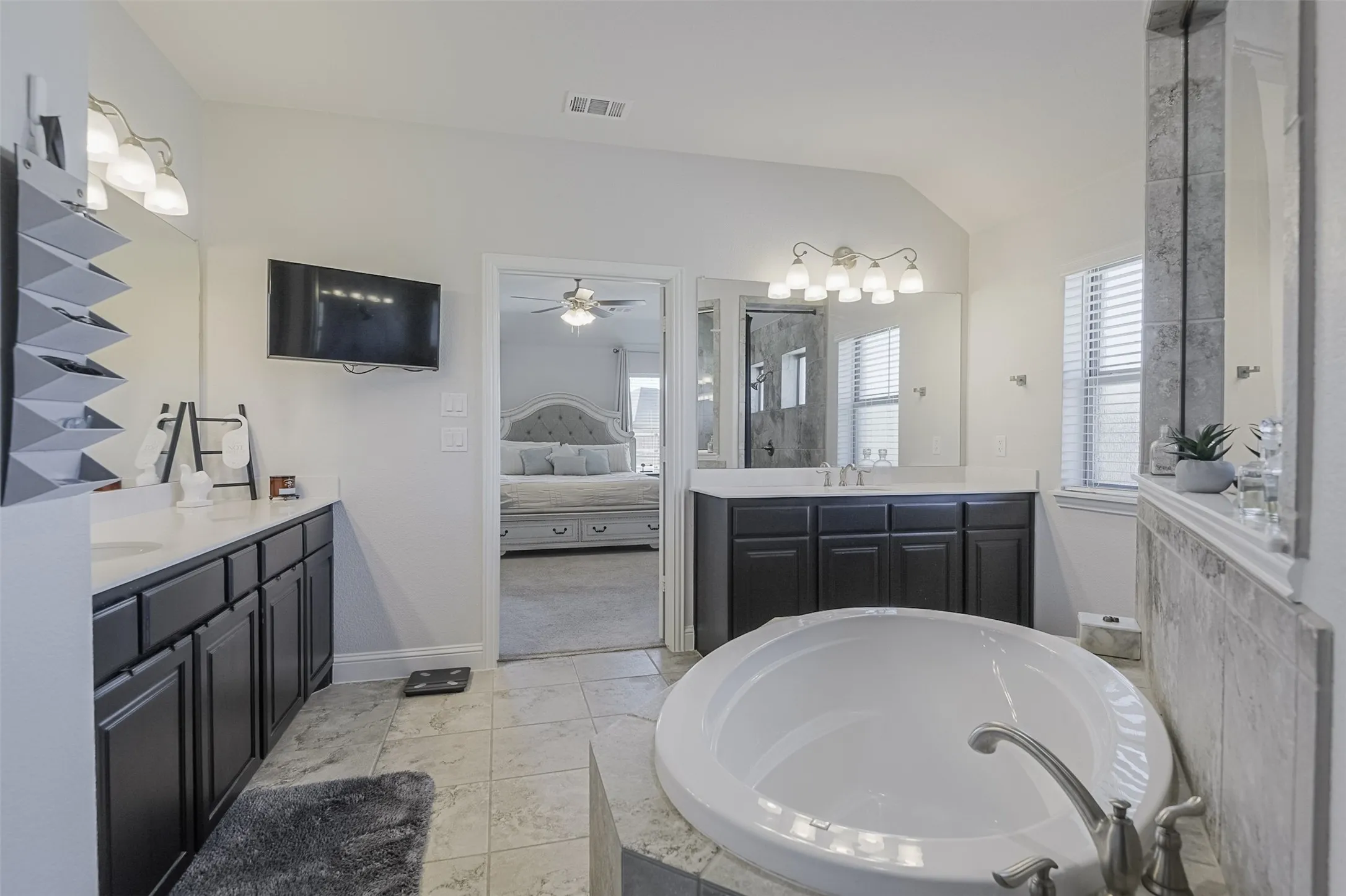 Single Family Residence For Sale in Ellis County , 177 Hackney Street, Waxahachie, Texas 75165, 4 Bedroom, 3 Bathroom, 2 Garage spaces, 2,724 Sqft, built in 2019, mls#21404946, Real Estate Agent in Waxahachie, Homes For Sale in Ellis county, Homes For Sale in Waxahachie, Realtor in Waxahachie Texas, Real Estate Brokerage Independent Realty Texas, Luminita Cordes Realtor