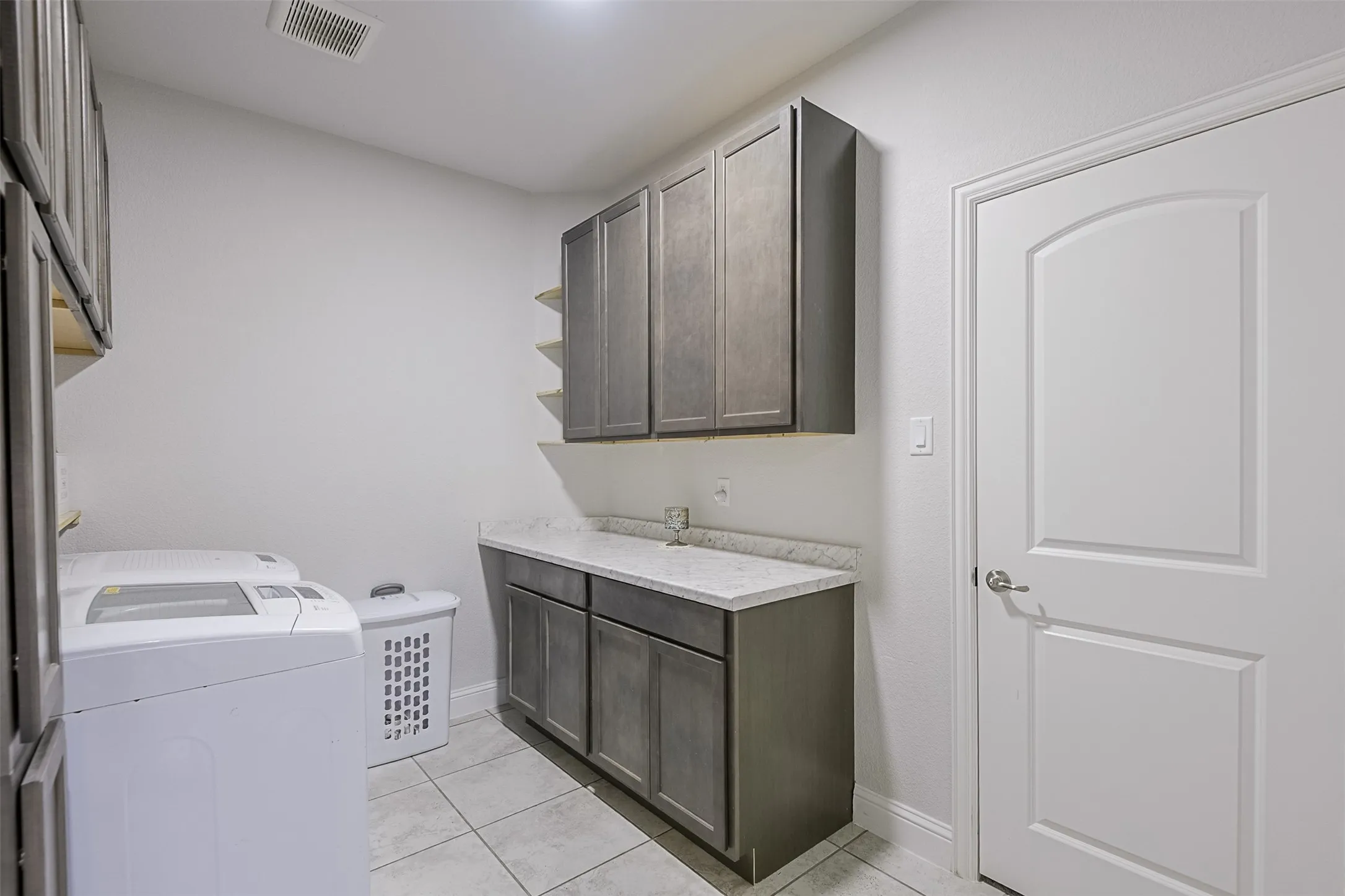 Single Family Residence For Sale in Ellis County , 177 Hackney Street, Waxahachie, Texas 75165, 4 Bedroom, 3 Bathroom, 2 Garage spaces, 2,724 Sqft, built in 2019, mls#21404946, Real Estate Agent in Waxahachie, Homes For Sale in Ellis county, Homes For Sale in Waxahachie, Realtor in Waxahachie Texas, Real Estate Brokerage Independent Realty Texas, Luminita Cordes Realtor