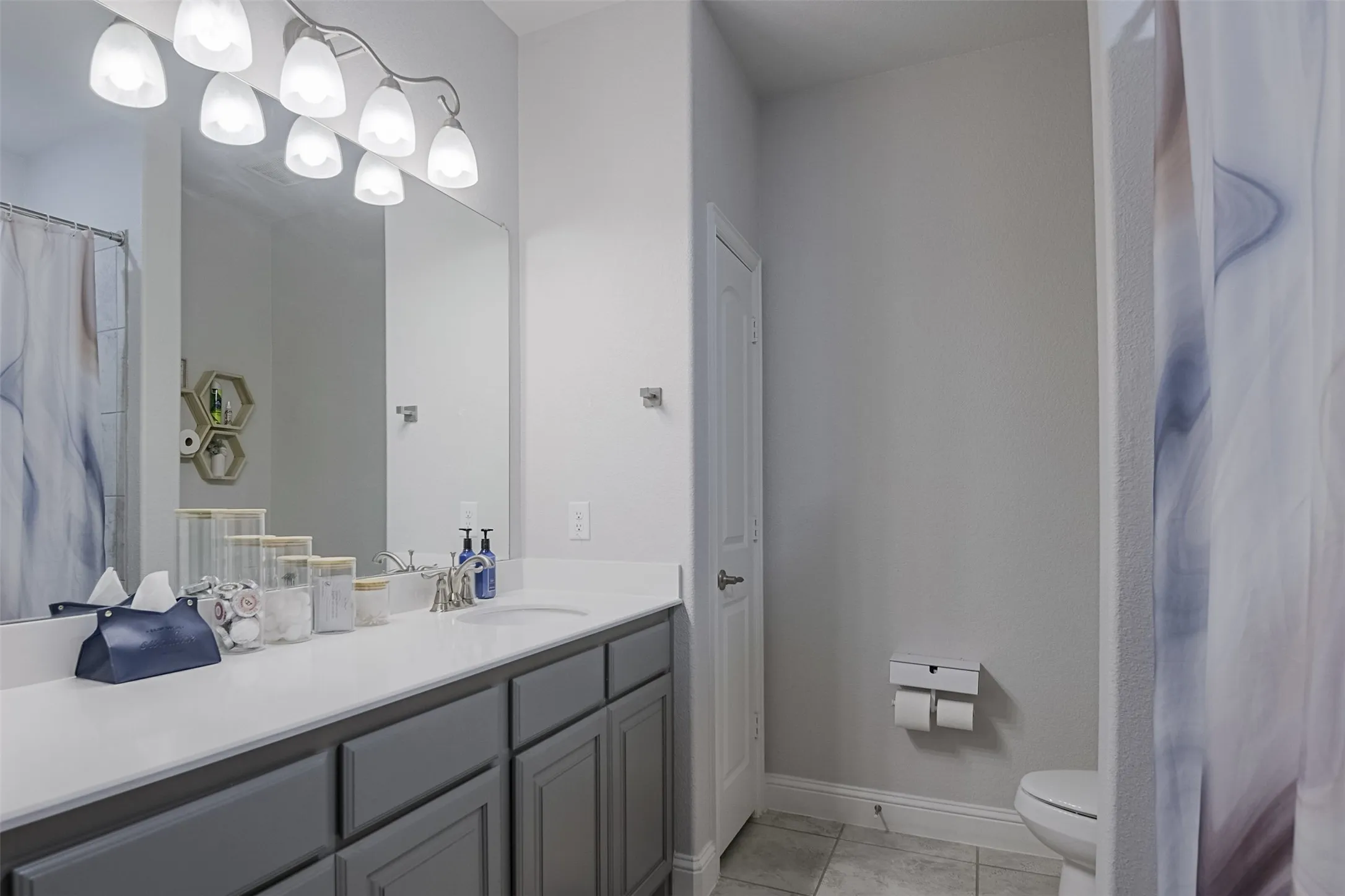 Single Family Residence For Sale in Ellis County , 177 Hackney Street, Waxahachie, Texas 75165, 4 Bedroom, 3 Bathroom, 2 Garage spaces, 2,724 Sqft, built in 2019, mls#21404946, Real Estate Agent in Waxahachie, Homes For Sale in Ellis county, Homes For Sale in Waxahachie, Realtor in Waxahachie Texas, Real Estate Brokerage Independent Realty Texas, Luminita Cordes Realtor
