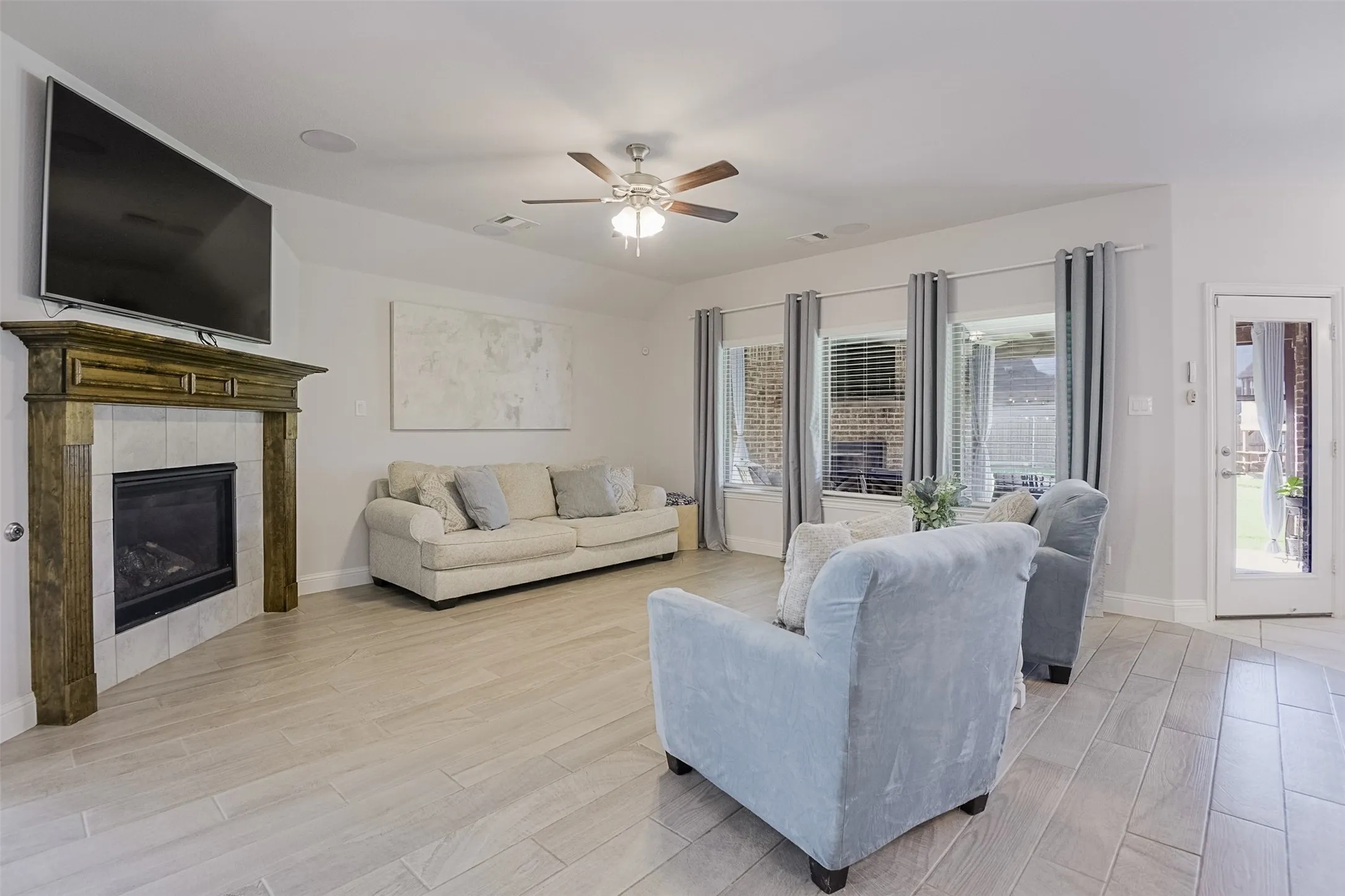 Single Family Residence For Sale in Ellis County , 177 Hackney Street, Waxahachie, Texas 75165, 4 Bedroom, 3 Bathroom, 2 Garage spaces, 2,724 Sqft, built in 2019, mls#21404946, Real Estate Agent in Waxahachie, Homes For Sale in Ellis county, Homes For Sale in Waxahachie, Realtor in Waxahachie Texas, Real Estate Brokerage Independent Realty Texas, Luminita Cordes Realtor