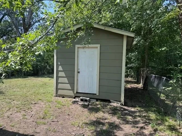 Single Family Residence For Rent in Lamar County , 1233 13th St. NW, Paris, Texas 75460, 3 Bedroom, 1 Bathroom, Garage spaces, 1,080 Sqft, built in 1998, mls#21405379, Real Estate Agent in Paris, Homes For Rent in Lamar county, Homes For Rent in Paris, Realtor in Paris Texas, Real Estate Brokerage Independent Realty Texas, Luminita Cordes Realtor