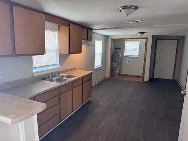 Single Family Residence For Rent in Lamar County , 1233 13th St. NW, Paris, Texas 75460, 3 Bedroom, 1 Bathroom, Garage spaces, 1,080 Sqft, built in 1998, mls#21405379, Real Estate Agent in Paris, Homes For Rent in Lamar county, Homes For Rent in Paris, Realtor in Paris Texas, Real Estate Brokerage Independent Realty Texas, Luminita Cordes Realtor