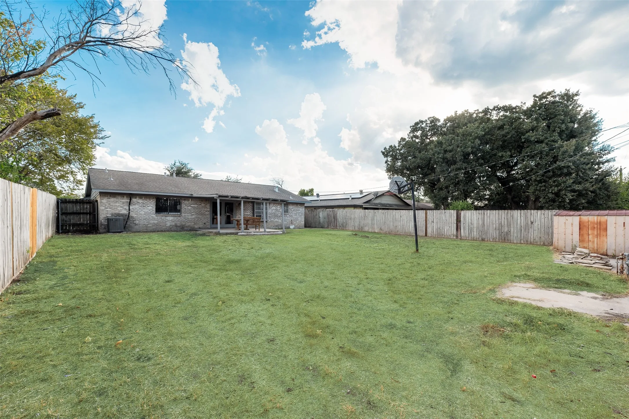 Single Family Residence For Sale in Dallas County , 9829 GROVE OAKS Valley, Dallas, Texas 75217, 4 Bedroom, 2 Bathroom, Garage spaces, 1,415 Sqft, built in 1968, mls#21405381, Real Estate Agent in Dallas, Homes For Sale in Dallas county, Homes For Sale in Dallas, Realtor in Dallas Texas, Real Estate Brokerage Independent Realty Texas, Luminita Cordes Realtor