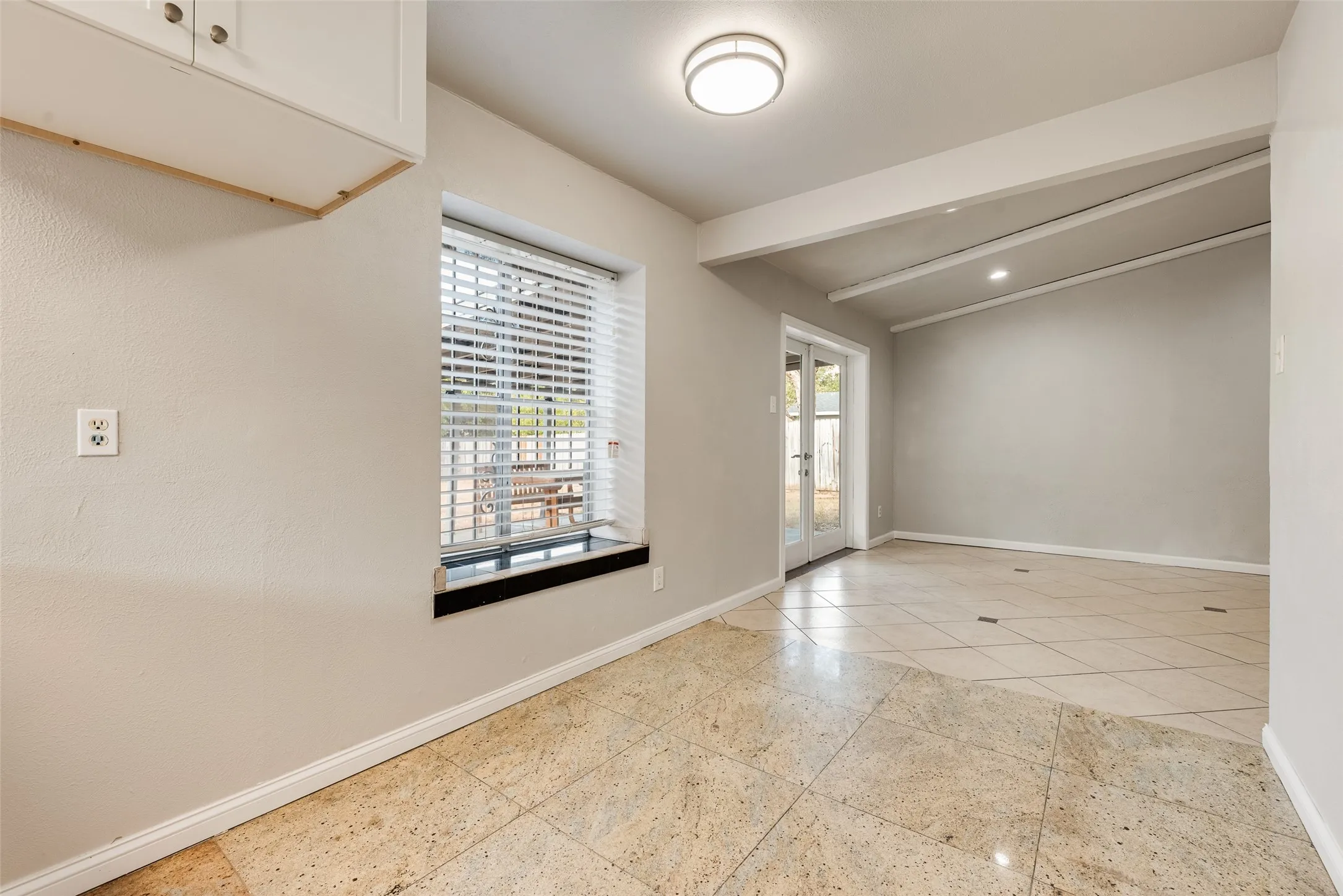 Single Family Residence For Sale in Dallas County , 9829 GROVE OAKS Valley, Dallas, Texas 75217, 4 Bedroom, 2 Bathroom, Garage spaces, 1,415 Sqft, built in 1968, mls#21405381, Real Estate Agent in Dallas, Homes For Sale in Dallas county, Homes For Sale in Dallas, Realtor in Dallas Texas, Real Estate Brokerage Independent Realty Texas, Luminita Cordes Realtor