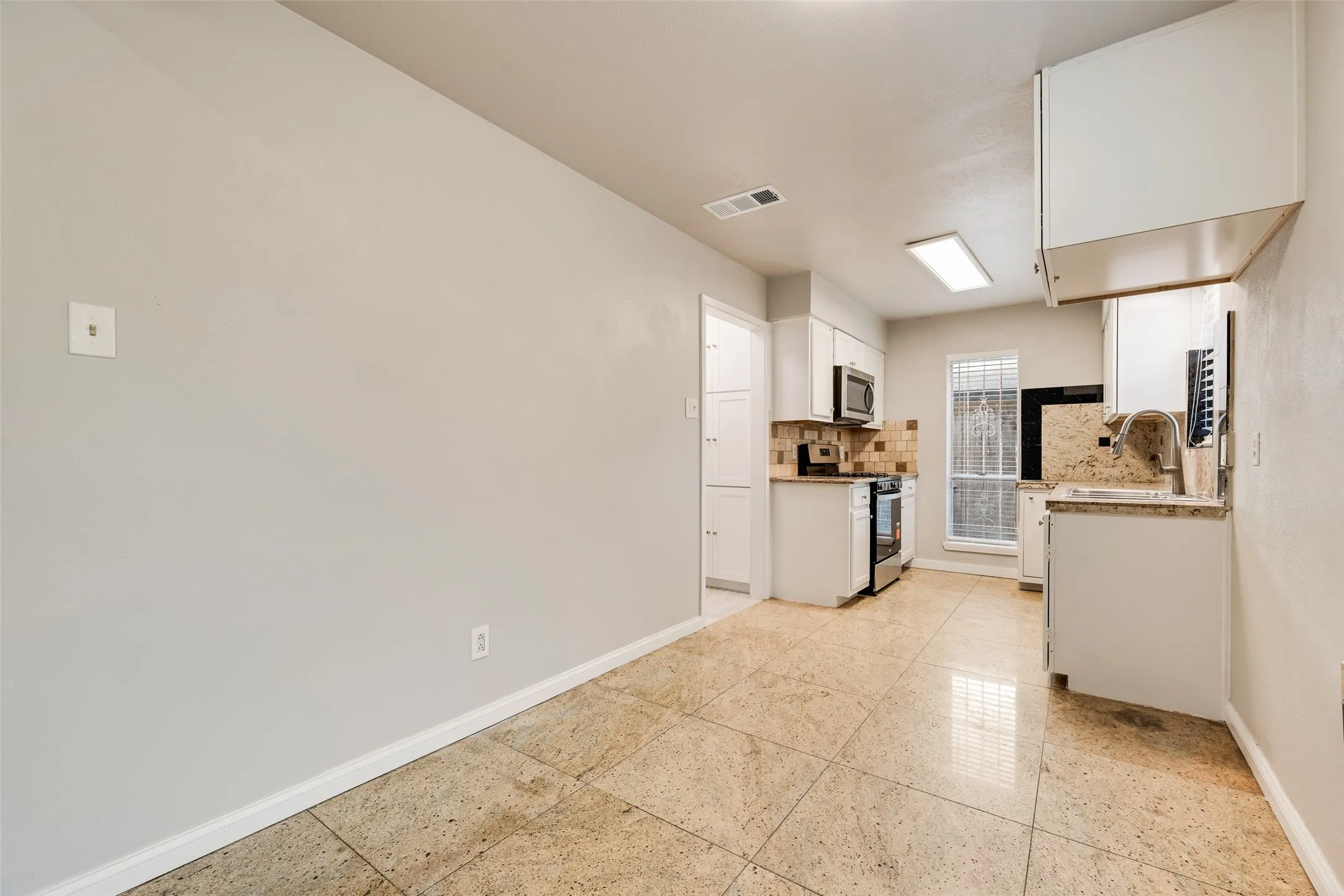 Single Family Residence For Sale in Dallas County , 9829 GROVE OAKS Valley, Dallas, Texas 75217, 4 Bedroom, 2 Bathroom, Garage spaces, 1,415 Sqft, built in 1968, mls#21405381, Real Estate Agent in Dallas, Homes For Sale in Dallas county, Homes For Sale in Dallas, Realtor in Dallas Texas, Real Estate Brokerage Independent Realty Texas, Luminita Cordes Realtor