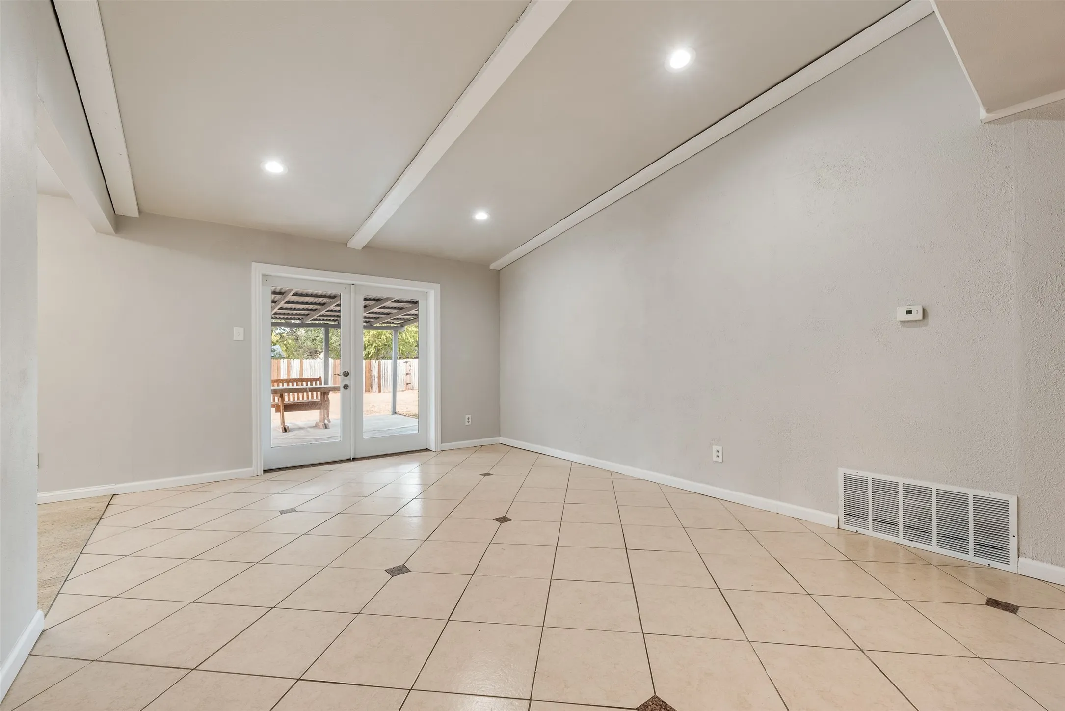 Single Family Residence For Sale in Dallas County , 9829 GROVE OAKS Valley, Dallas, Texas 75217, 4 Bedroom, 2 Bathroom, Garage spaces, 1,415 Sqft, built in 1968, mls#21405381, Real Estate Agent in Dallas, Homes For Sale in Dallas county, Homes For Sale in Dallas, Realtor in Dallas Texas, Real Estate Brokerage Independent Realty Texas, Luminita Cordes Realtor