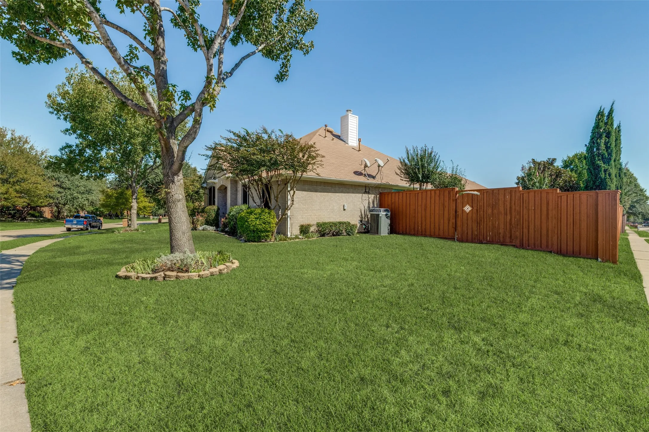 Single Family Residence For Sale in Collin County , 5000 Adolphus Drive, Frisco, Texas 75035, 3 Bedroom, 2 Bathroom, 2 Garage spaces, 2,337 Sqft, built in 2000, mls#21404656, Real Estate Agent in Frisco, Homes For Sale in Collin county, Homes For Sale in Frisco, Realtor in Frisco Texas, Real Estate Brokerage Independent Realty Texas, Luminita Cordes Realtor