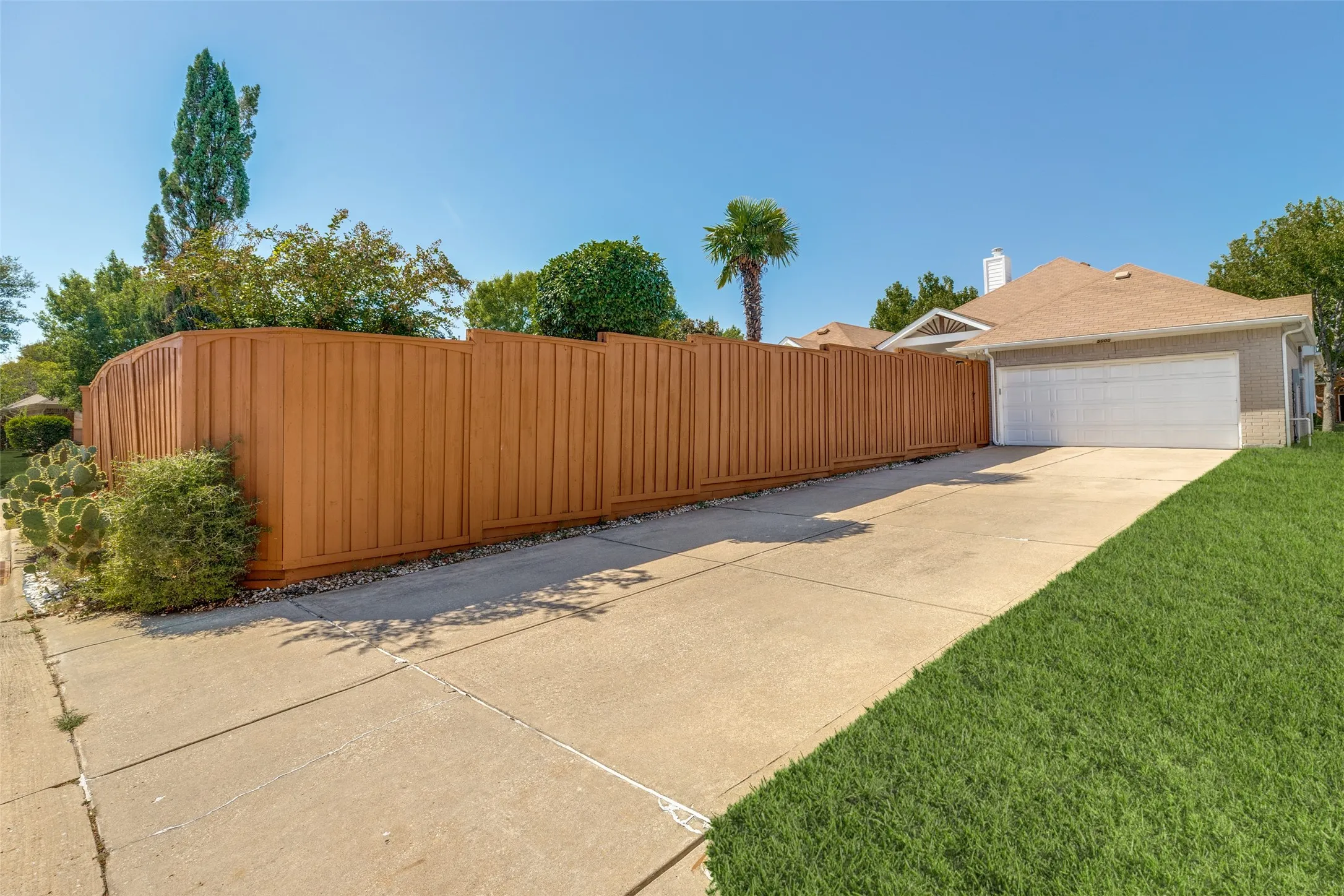 Single Family Residence For Sale in Collin County , 5000 Adolphus Drive, Frisco, Texas 75035, 3 Bedroom, 2 Bathroom, 2 Garage spaces, 2,337 Sqft, built in 2000, mls#21404656, Real Estate Agent in Frisco, Homes For Sale in Collin county, Homes For Sale in Frisco, Realtor in Frisco Texas, Real Estate Brokerage Independent Realty Texas, Luminita Cordes Realtor
