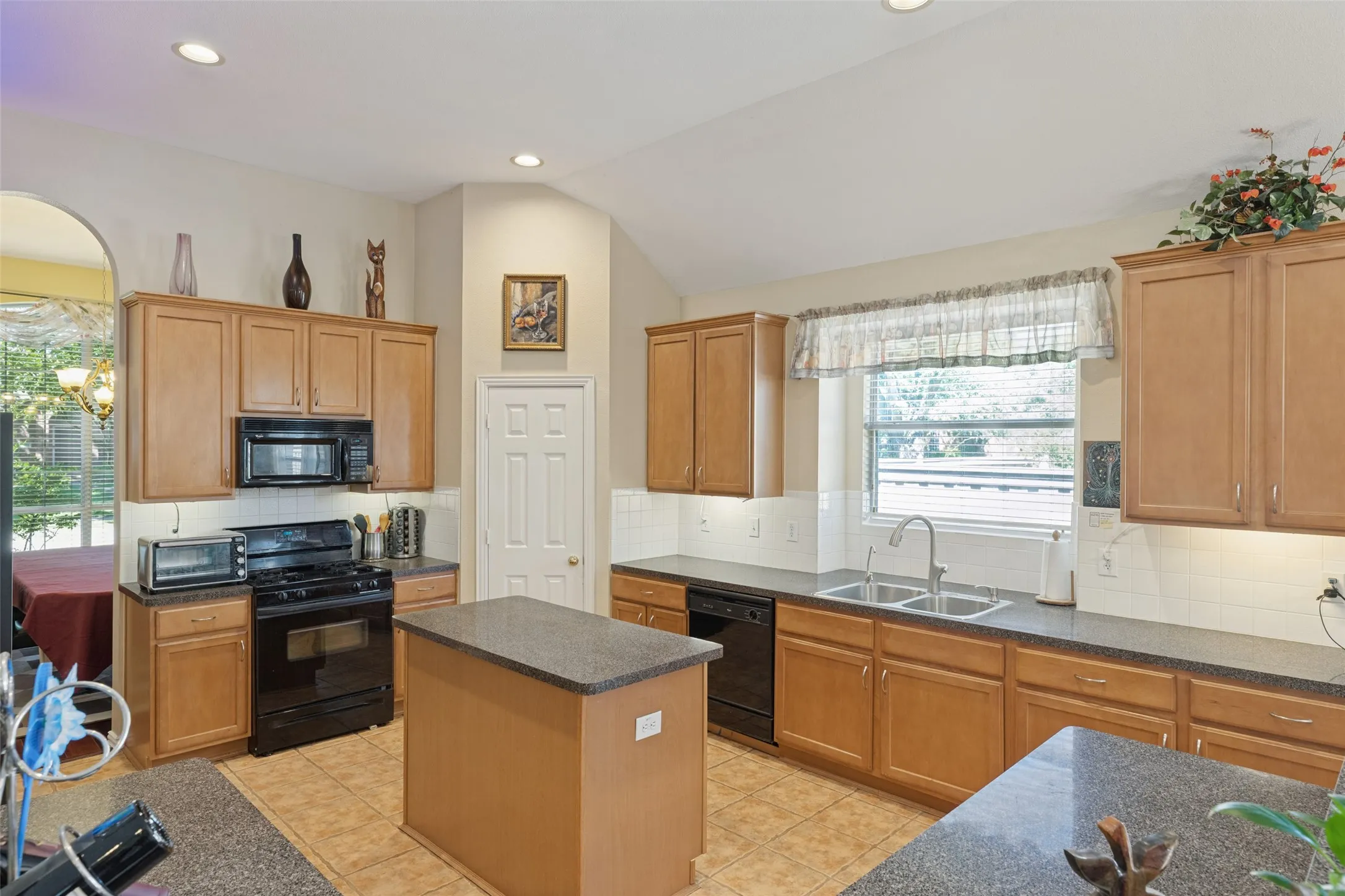 Single Family Residence For Sale in Collin County , 5000 Adolphus Drive, Frisco, Texas 75035, 3 Bedroom, 2 Bathroom, 2 Garage spaces, 2,337 Sqft, built in 2000, mls#21404656, Real Estate Agent in Frisco, Homes For Sale in Collin county, Homes For Sale in Frisco, Realtor in Frisco Texas, Real Estate Brokerage Independent Realty Texas, Luminita Cordes Realtor