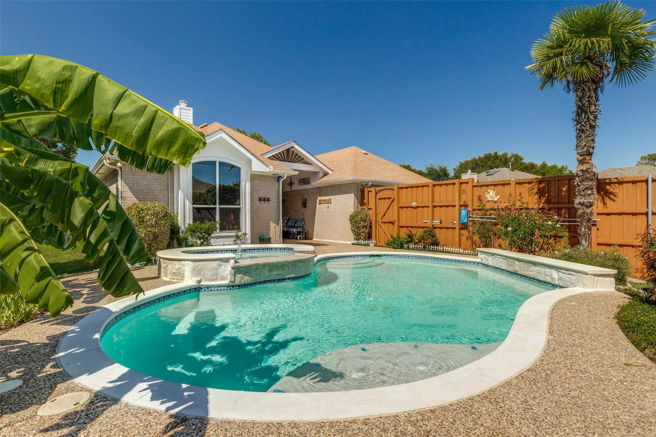 Single Family Residence For Sale in Collin County , 5000 Adolphus Drive, Frisco, Texas 75035, 3 Bedroom, 2 Bathroom, 2 Garage spaces, 2,337 Sqft, built in 2000, mls#21404656, Real Estate Agent in Frisco, Homes For Sale in Collin county, Homes For Sale in Frisco, Realtor in Frisco Texas, Real Estate Brokerage Independent Realty Texas, Luminita Cordes Realtor