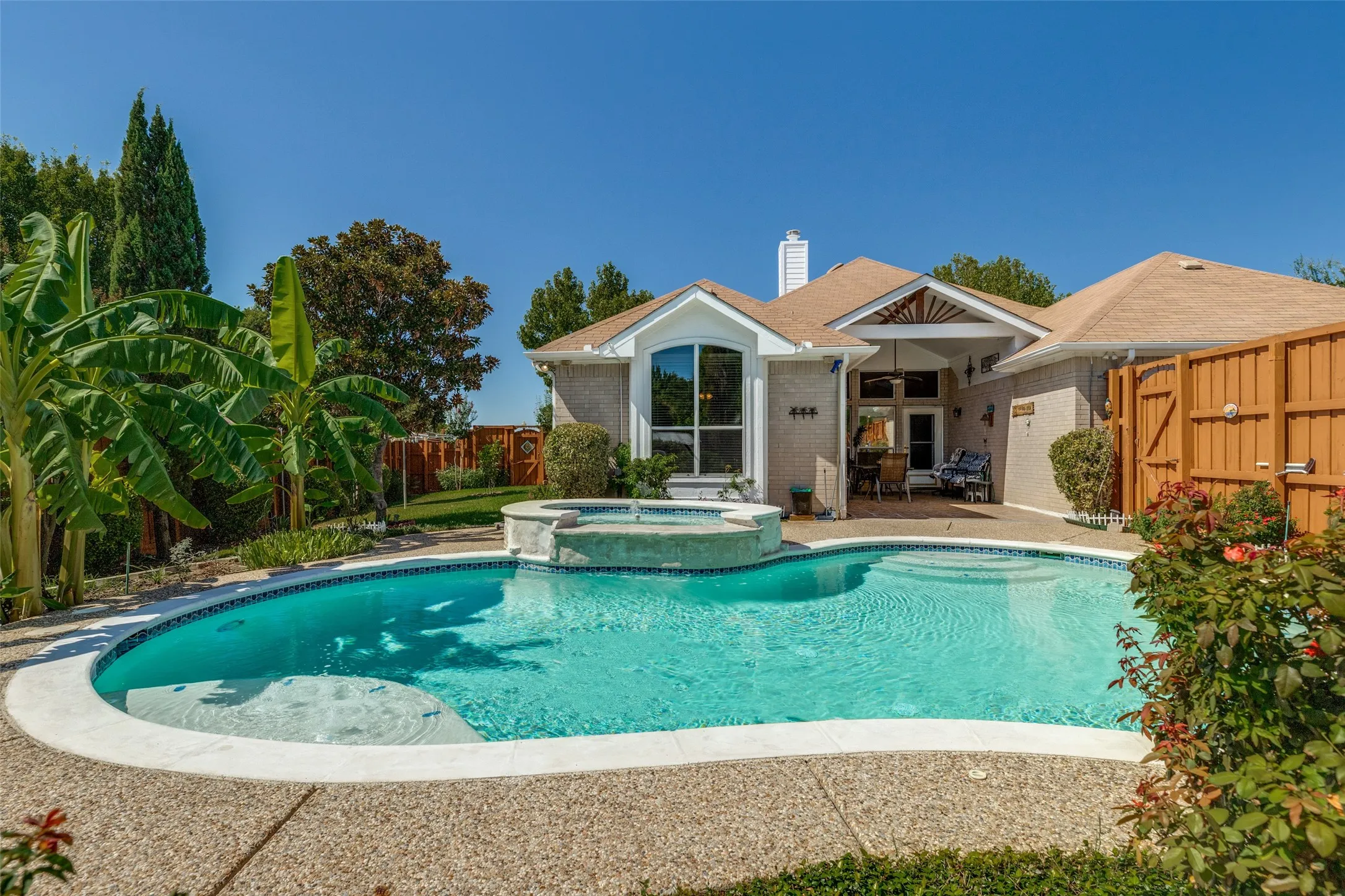 Single Family Residence For Sale in Collin County , 5000 Adolphus Drive, Frisco, Texas 75035, 3 Bedroom, 2 Bathroom, 2 Garage spaces, 2,337 Sqft, built in 2000, mls#21404656, Real Estate Agent in Frisco, Homes For Sale in Collin county, Homes For Sale in Frisco, Realtor in Frisco Texas, Real Estate Brokerage Independent Realty Texas, Luminita Cordes Realtor