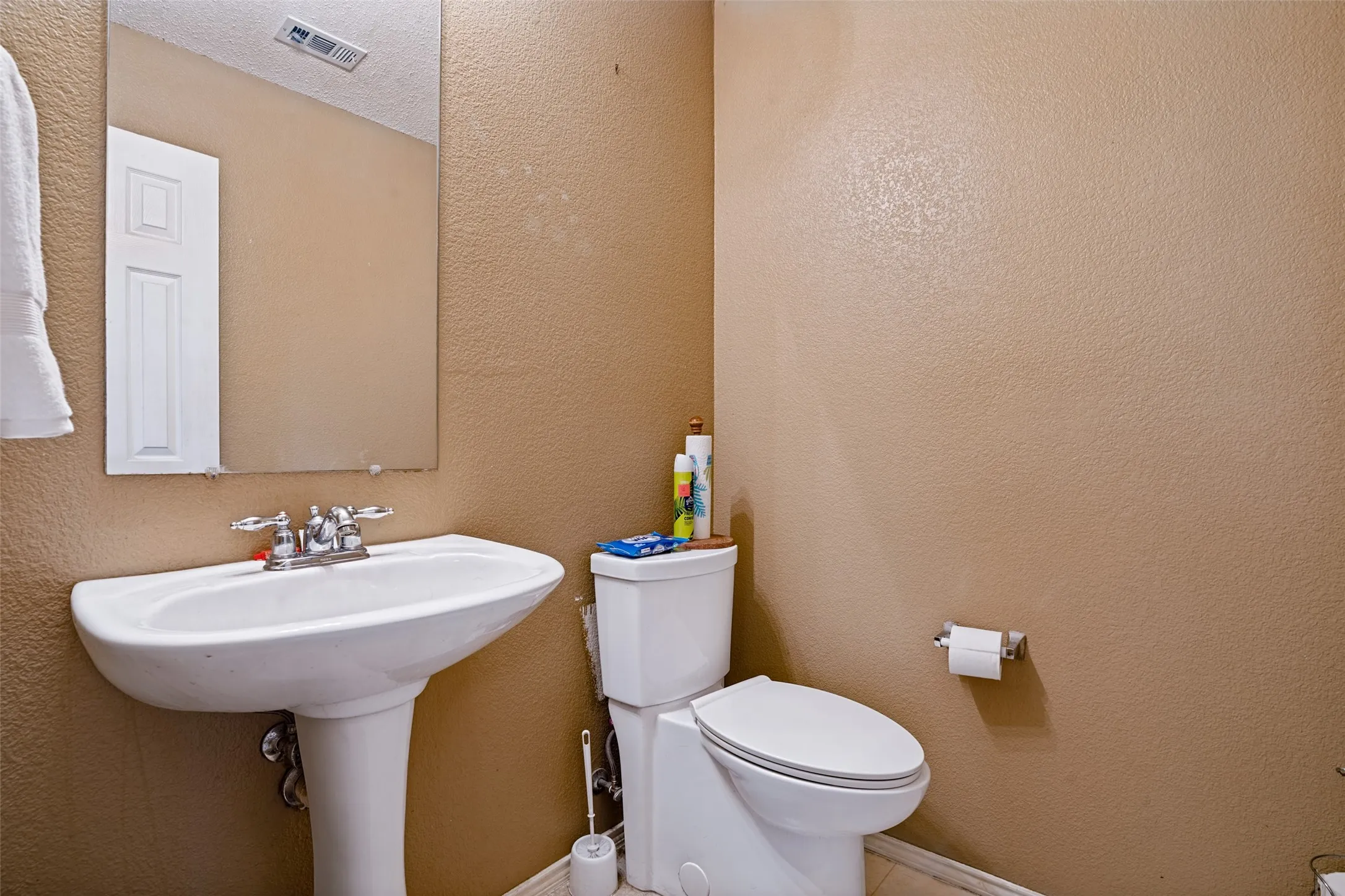 Single Family Residence For Sale in Dallas County , 2428 Becard Drive, Mesquite, Texas 75181, 4 Bedroom, 3 Bathroom, 2 Garage spaces, 3,136 Sqft, built in 2003, mls#21405389, Real Estate Agent in Mesquite, Homes For Sale in Dallas county, Homes For Sale in Mesquite, Realtor in Mesquite Texas, Real Estate Brokerage Independent Realty Texas, Luminita Cordes Realtor