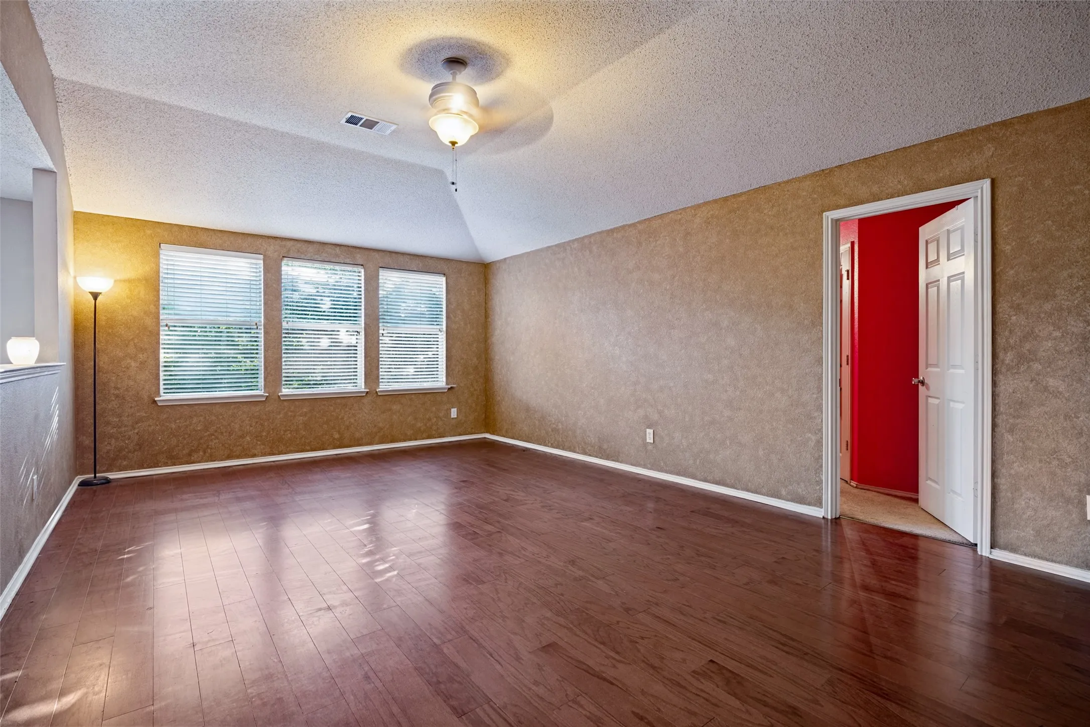 Single Family Residence For Sale in Dallas County , 2428 Becard Drive, Mesquite, Texas 75181, 4 Bedroom, 3 Bathroom, 2 Garage spaces, 3,136 Sqft, built in 2003, mls#21405389, Real Estate Agent in Mesquite, Homes For Sale in Dallas county, Homes For Sale in Mesquite, Realtor in Mesquite Texas, Real Estate Brokerage Independent Realty Texas, Luminita Cordes Realtor