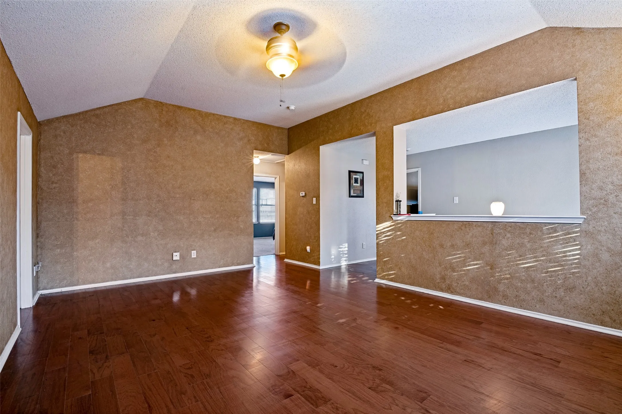 Single Family Residence For Sale in Dallas County , 2428 Becard Drive, Mesquite, Texas 75181, 4 Bedroom, 3 Bathroom, 2 Garage spaces, 3,136 Sqft, built in 2003, mls#21405389, Real Estate Agent in Mesquite, Homes For Sale in Dallas county, Homes For Sale in Mesquite, Realtor in Mesquite Texas, Real Estate Brokerage Independent Realty Texas, Luminita Cordes Realtor
