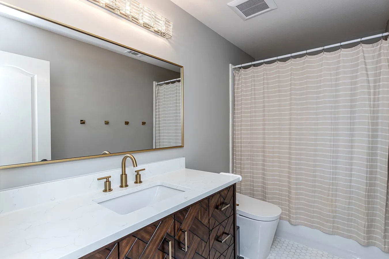 Full bathroom-upstairs