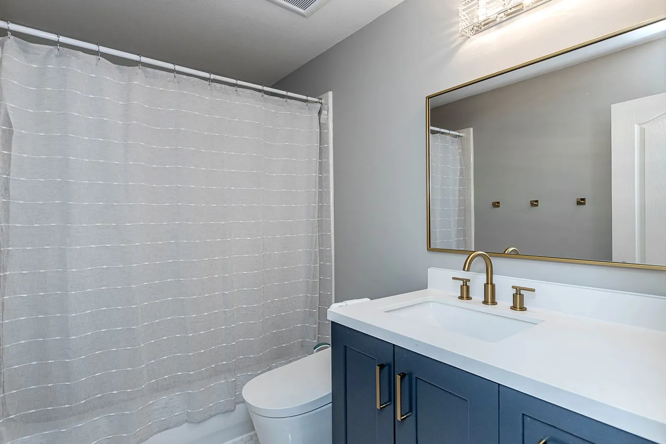 2nd full upstairs bathroom