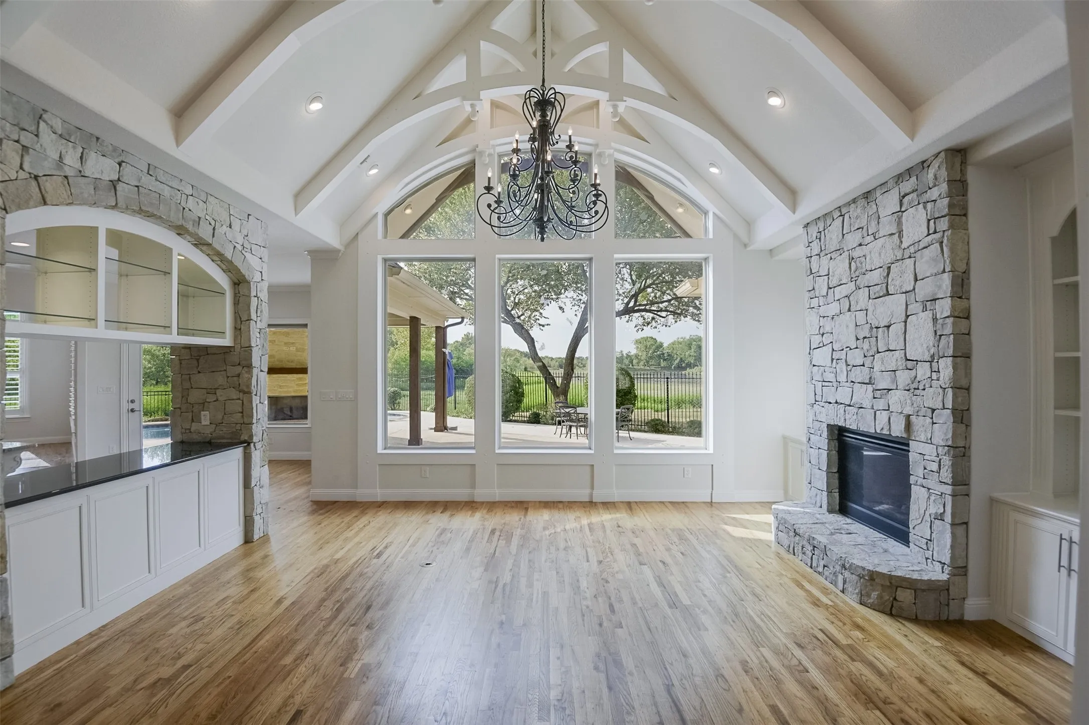 Single Family Residence For Sale in Ellis County , 228 Katy Lake Drive, Waxahachie, Texas 75165, 3 Bedroom, 4 Bathroom, 2 Garage spaces, 3,692 Sqft, built in 2013, mls#21405161, Real Estate Agent in Waxahachie, Homes For Sale in Ellis county, Homes For Sale in Waxahachie, Realtor in Waxahachie Texas, Real Estate Brokerage Independent Realty Texas, Luminita Cordes Realtor