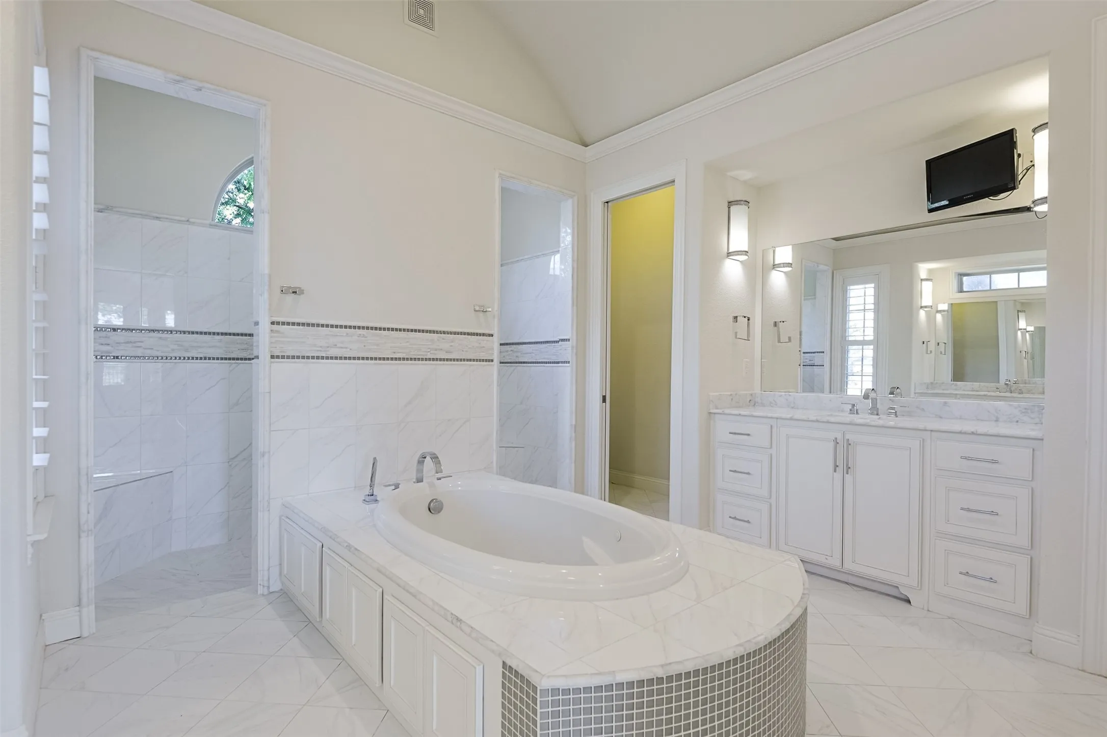 Single Family Residence For Sale in Ellis County , 228 Katy Lake Drive, Waxahachie, Texas 75165, 3 Bedroom, 4 Bathroom, 2 Garage spaces, 3,692 Sqft, built in 2013, mls#21405161, Real Estate Agent in Waxahachie, Homes For Sale in Ellis county, Homes For Sale in Waxahachie, Realtor in Waxahachie Texas, Real Estate Brokerage Independent Realty Texas, Luminita Cordes Realtor